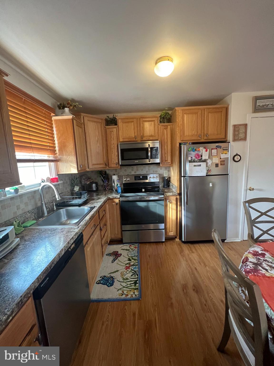 SOUTH LAWN - Residential