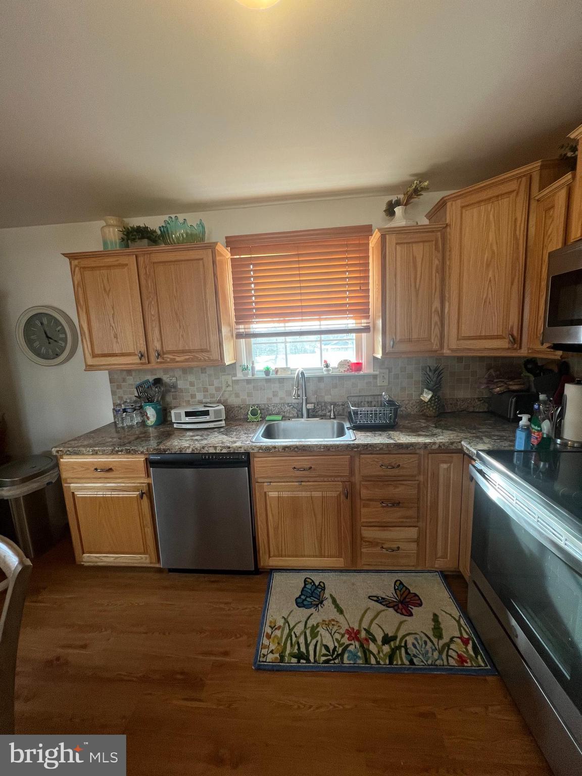 SOUTH LAWN - Residential