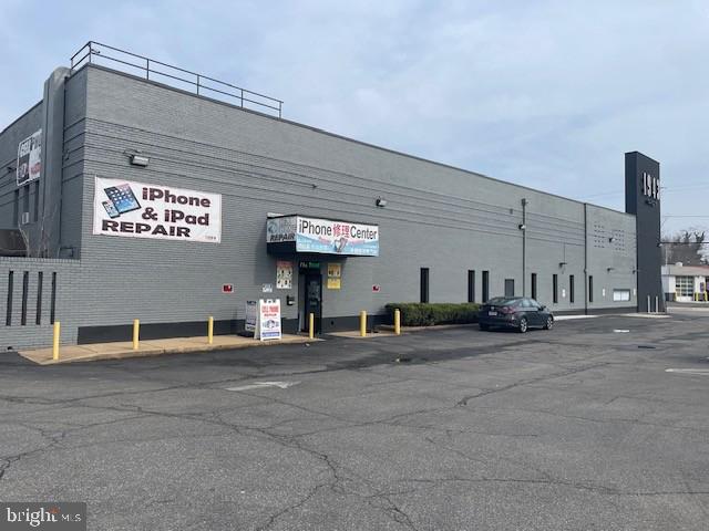 ANNANDALE - Commercial Sale