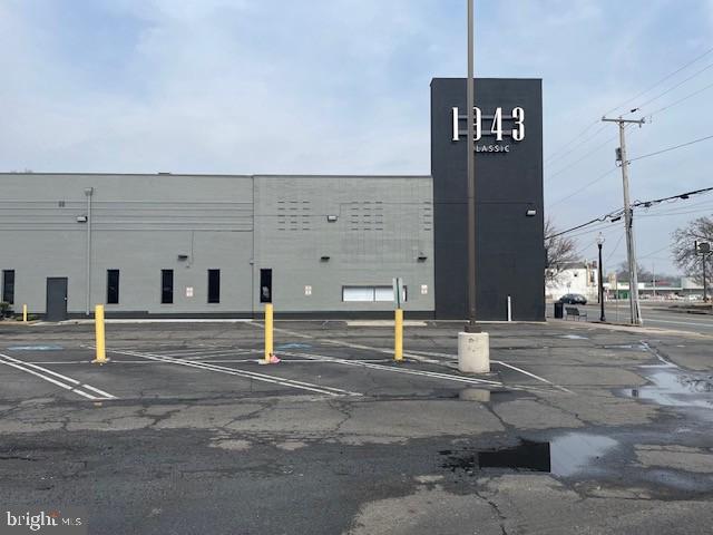 ANNANDALE - Commercial Sale