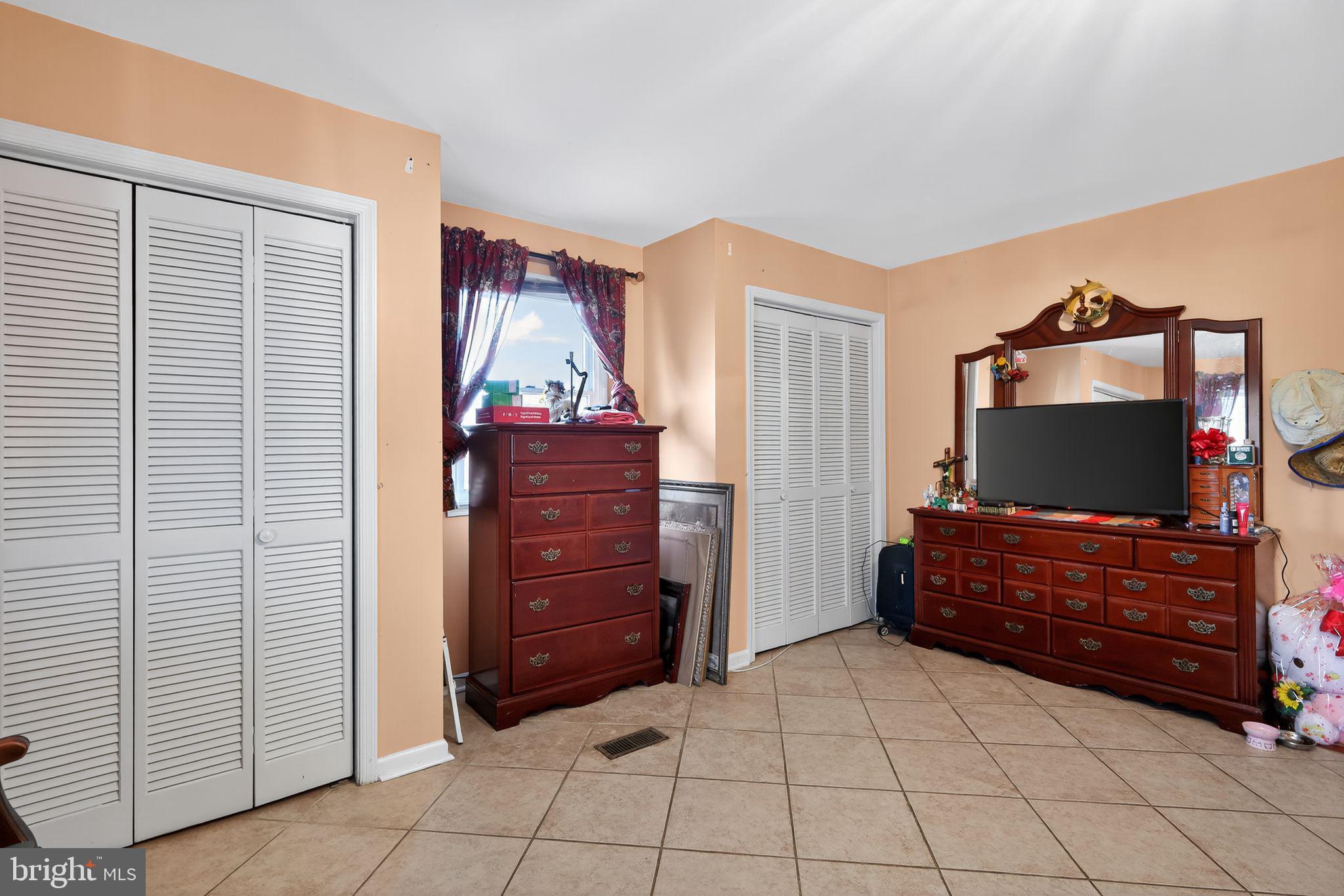 CALVERTON - Residential