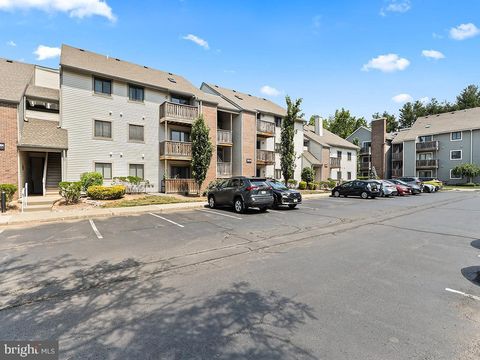Condo For Sale - 2010 Ravens Crest Dr<br/> PLAINSBORO, NJ 08536