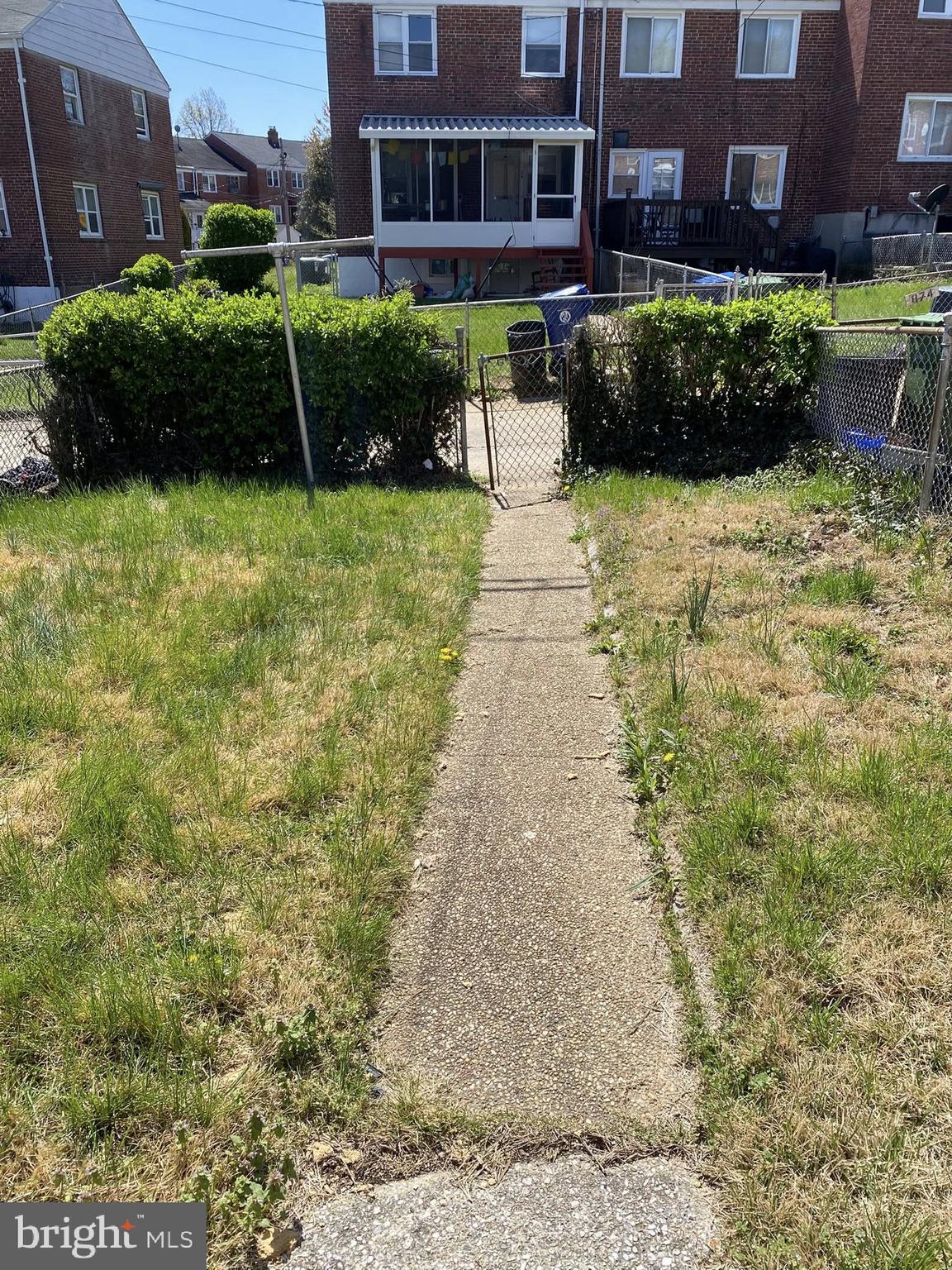 CHINQUAPIN PARK - Residential