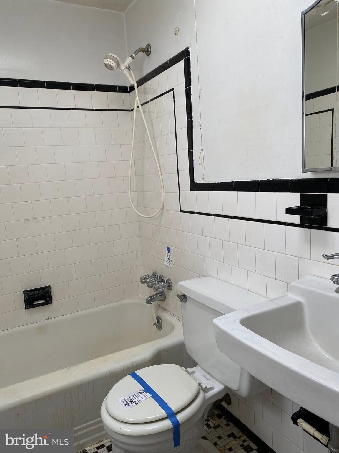 CHINQUAPIN PARK - Residential