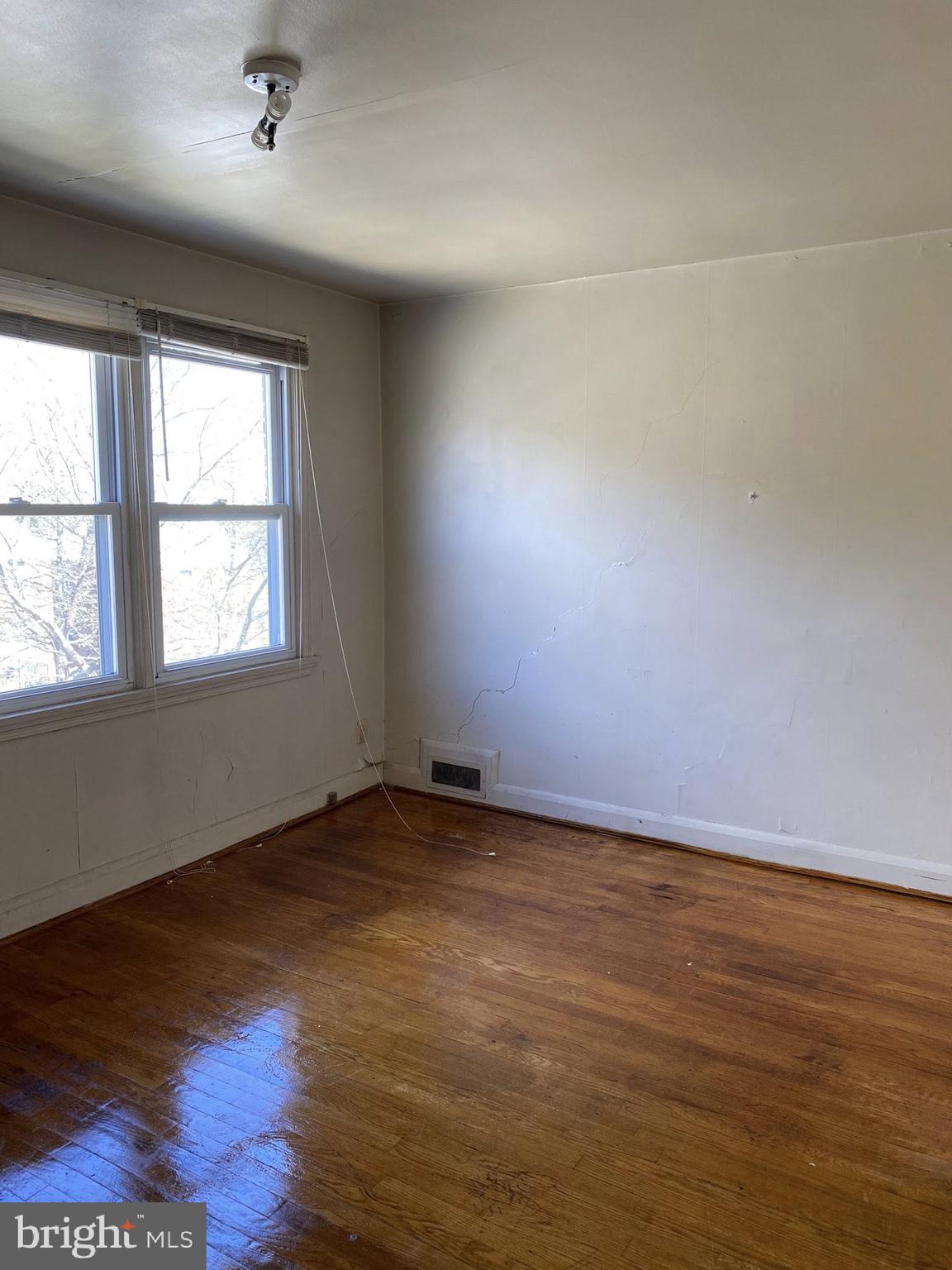 CHINQUAPIN PARK - Residential