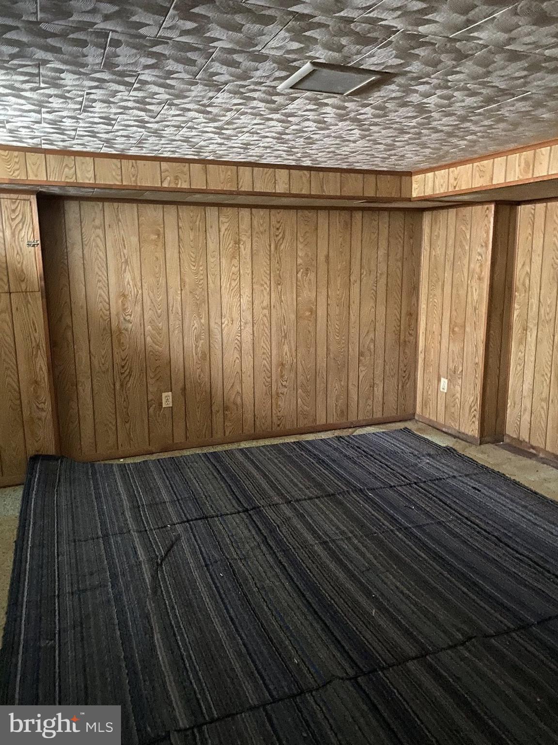 CHINQUAPIN PARK - Residential