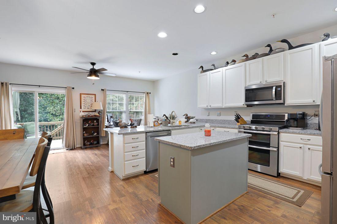 AUTUMN RUN - Residential