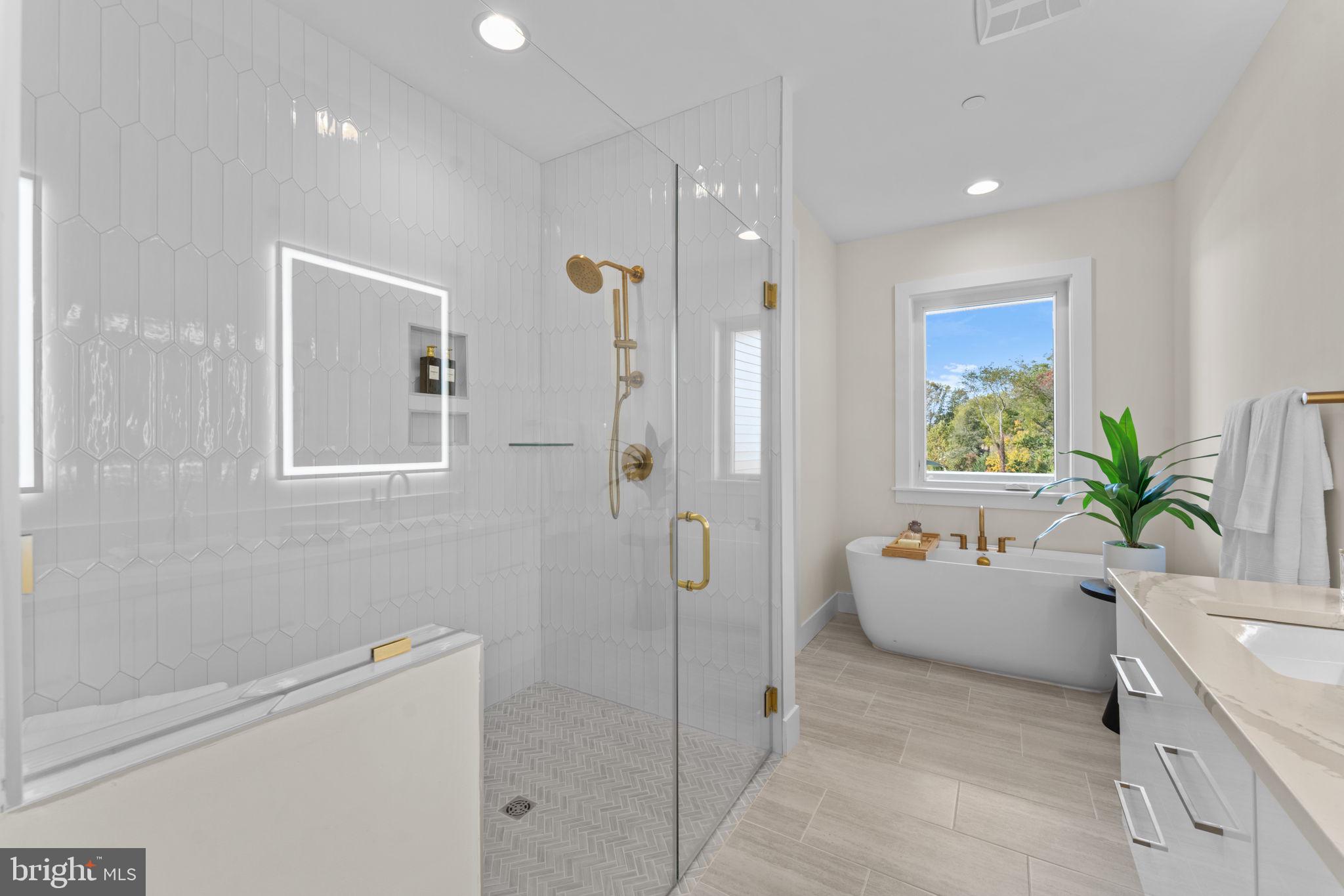 CHAIN BRIDGE - Residential