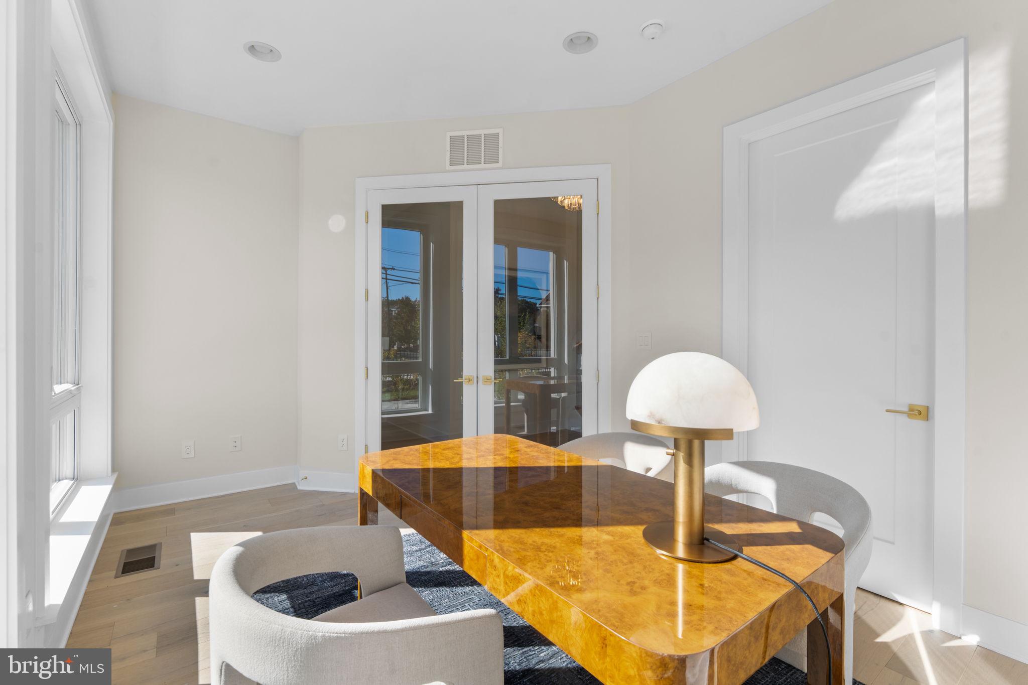 CHAIN BRIDGE - Residential