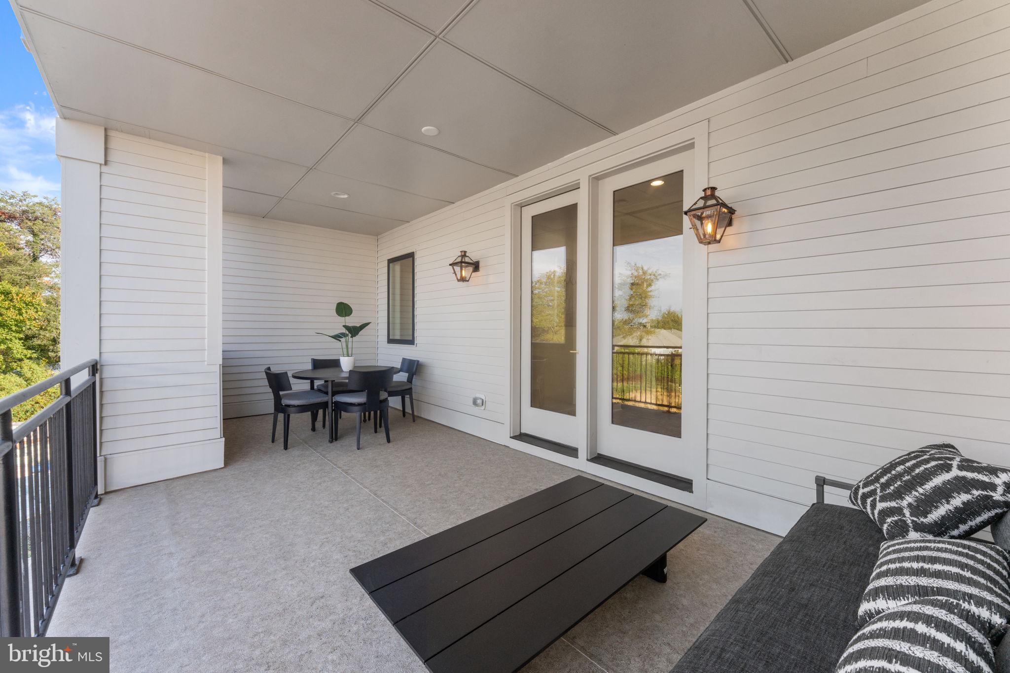 CHAIN BRIDGE - Residential