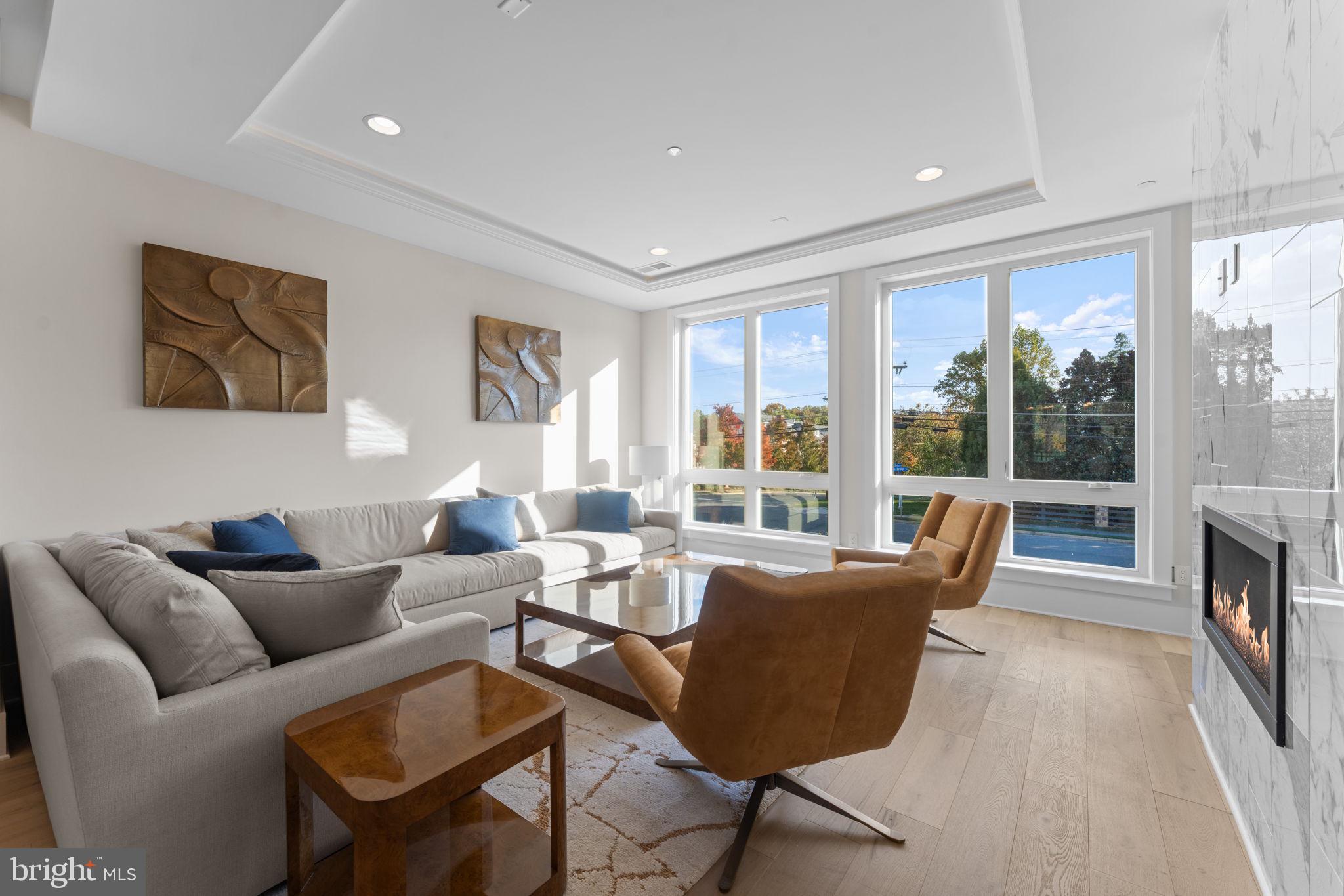 CHAIN BRIDGE - Residential