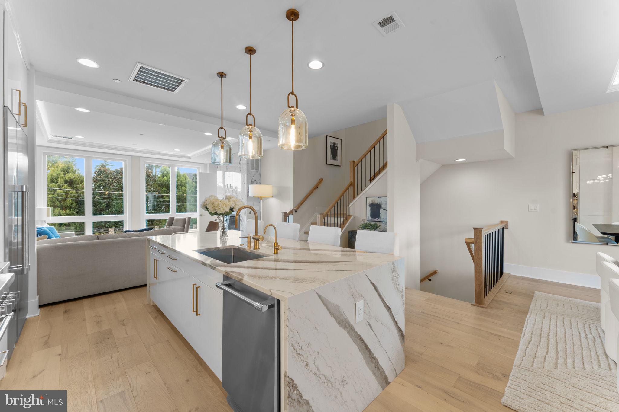 CHAIN BRIDGE - Residential