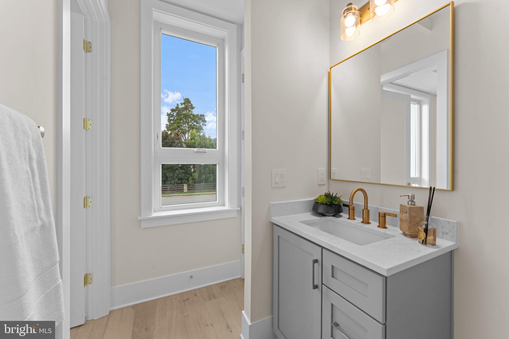 CHAIN BRIDGE - Residential