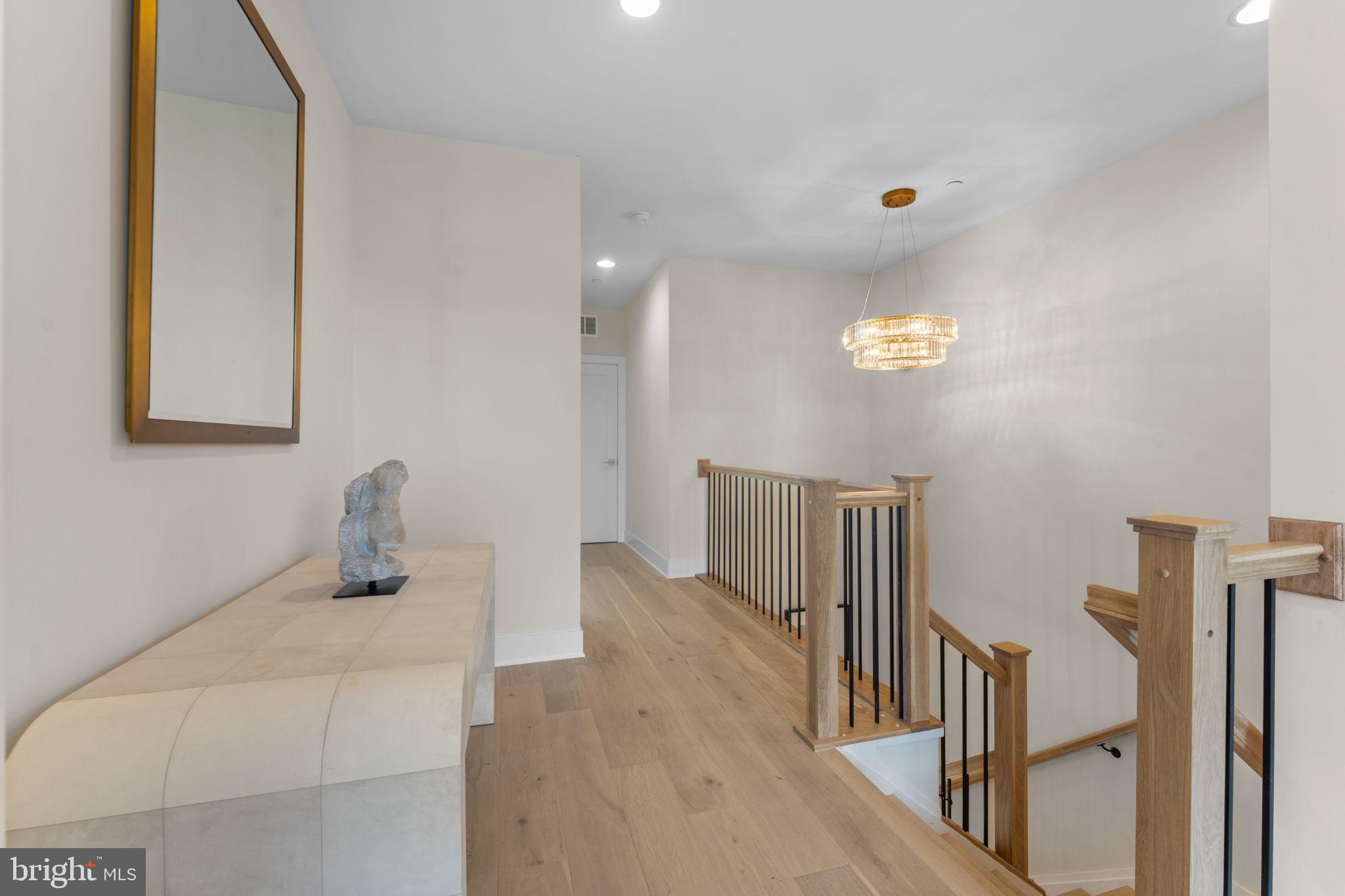 CHAIN BRIDGE - Residential