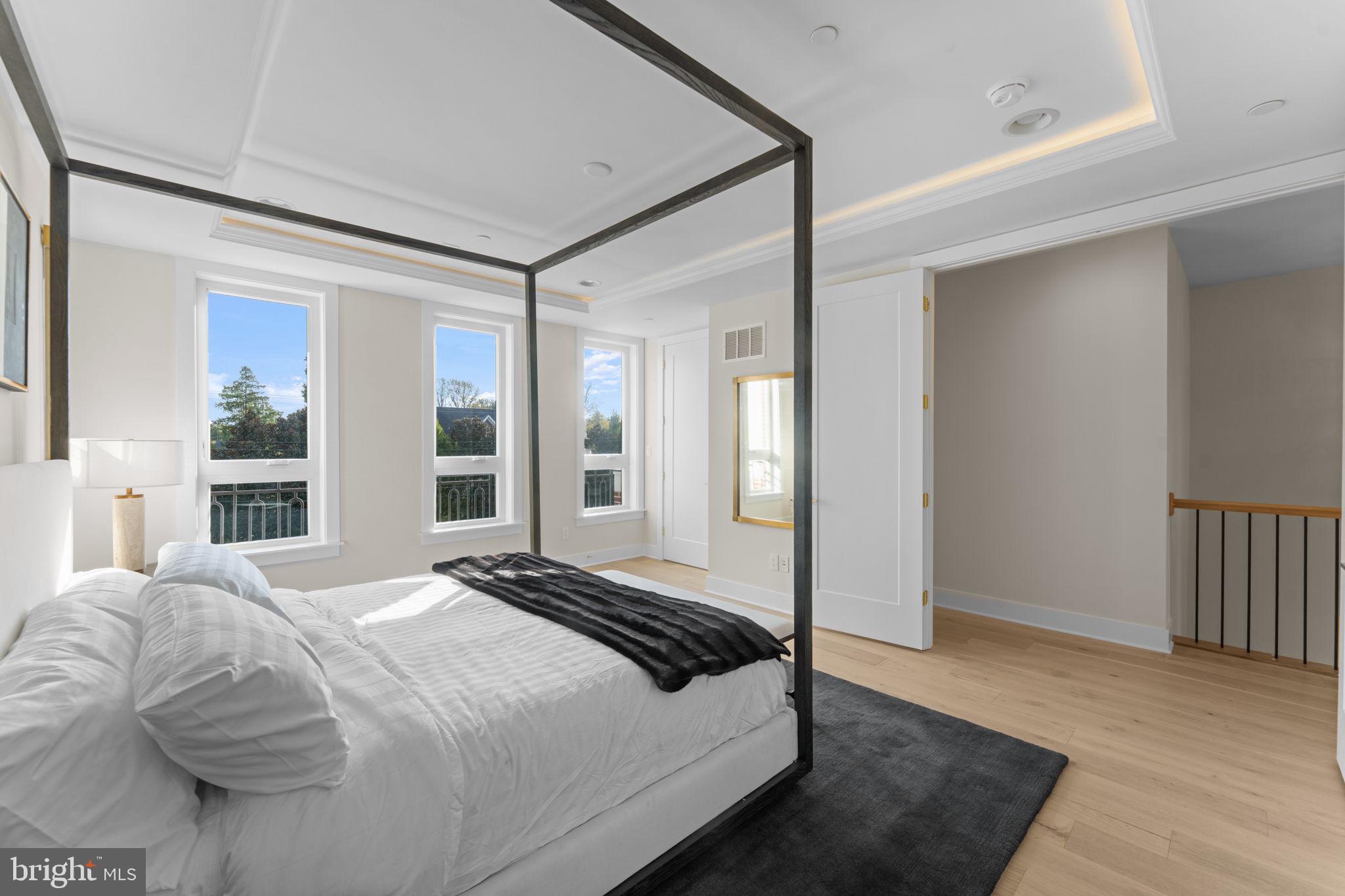 CHAIN BRIDGE - Residential