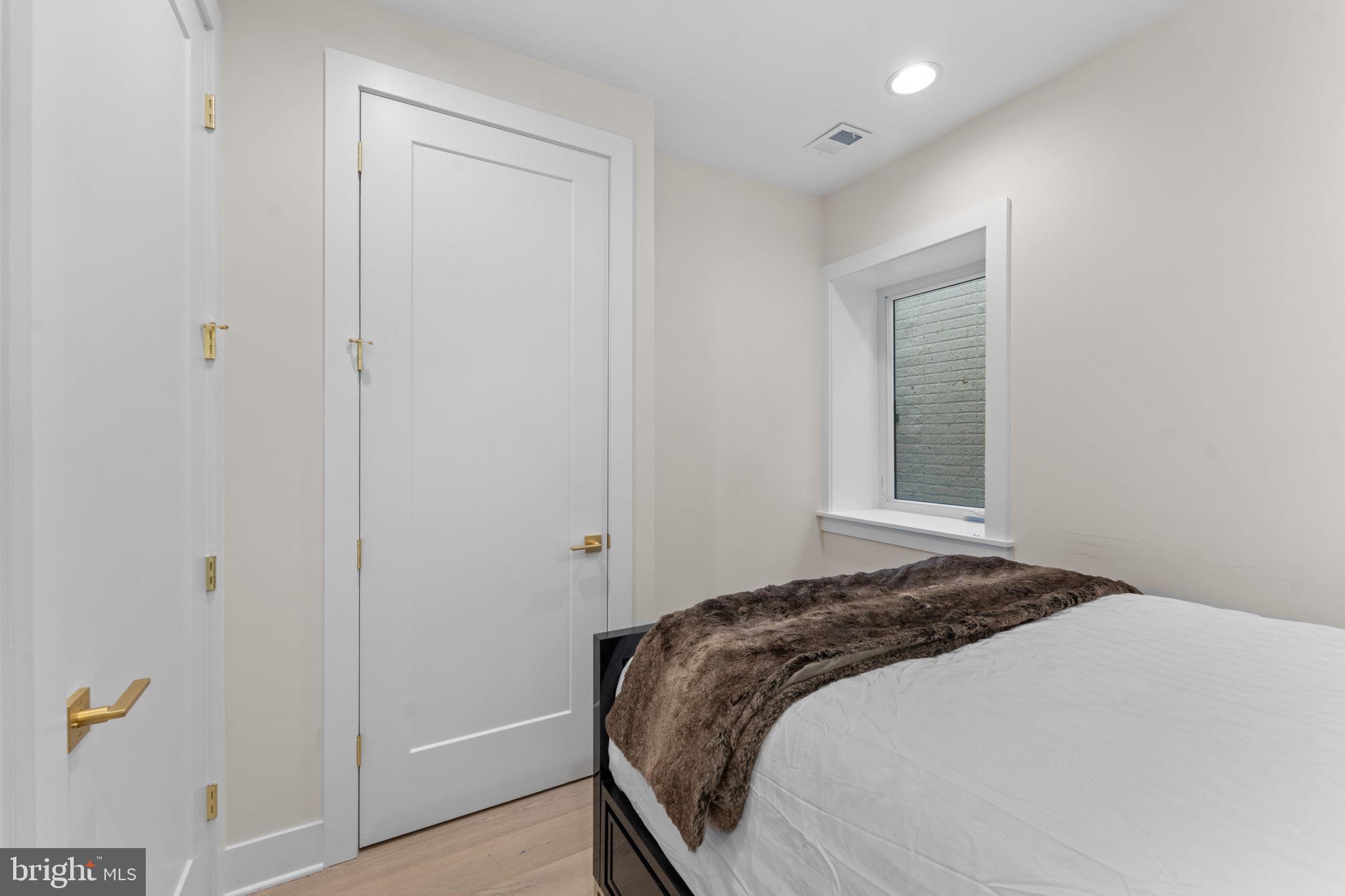 CHAIN BRIDGE - Residential