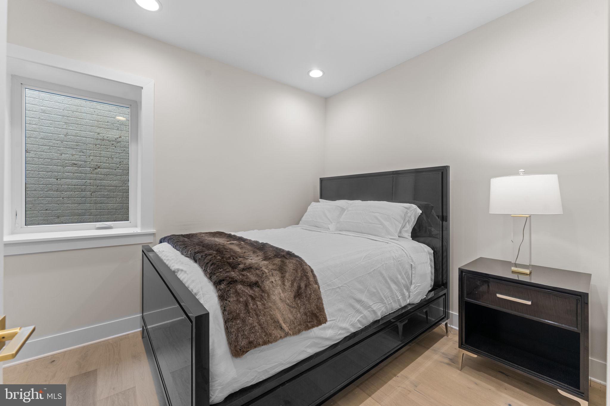 CHAIN BRIDGE - Residential