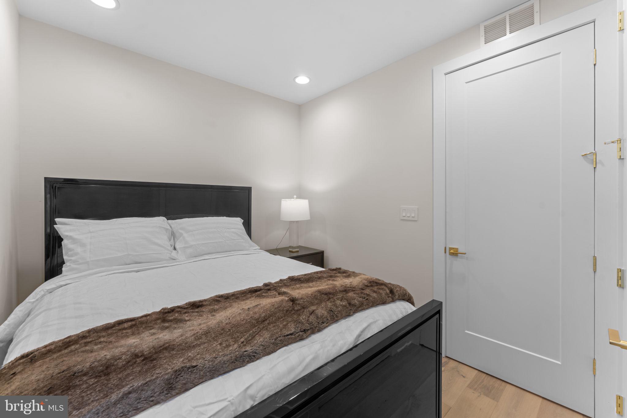 CHAIN BRIDGE - Residential