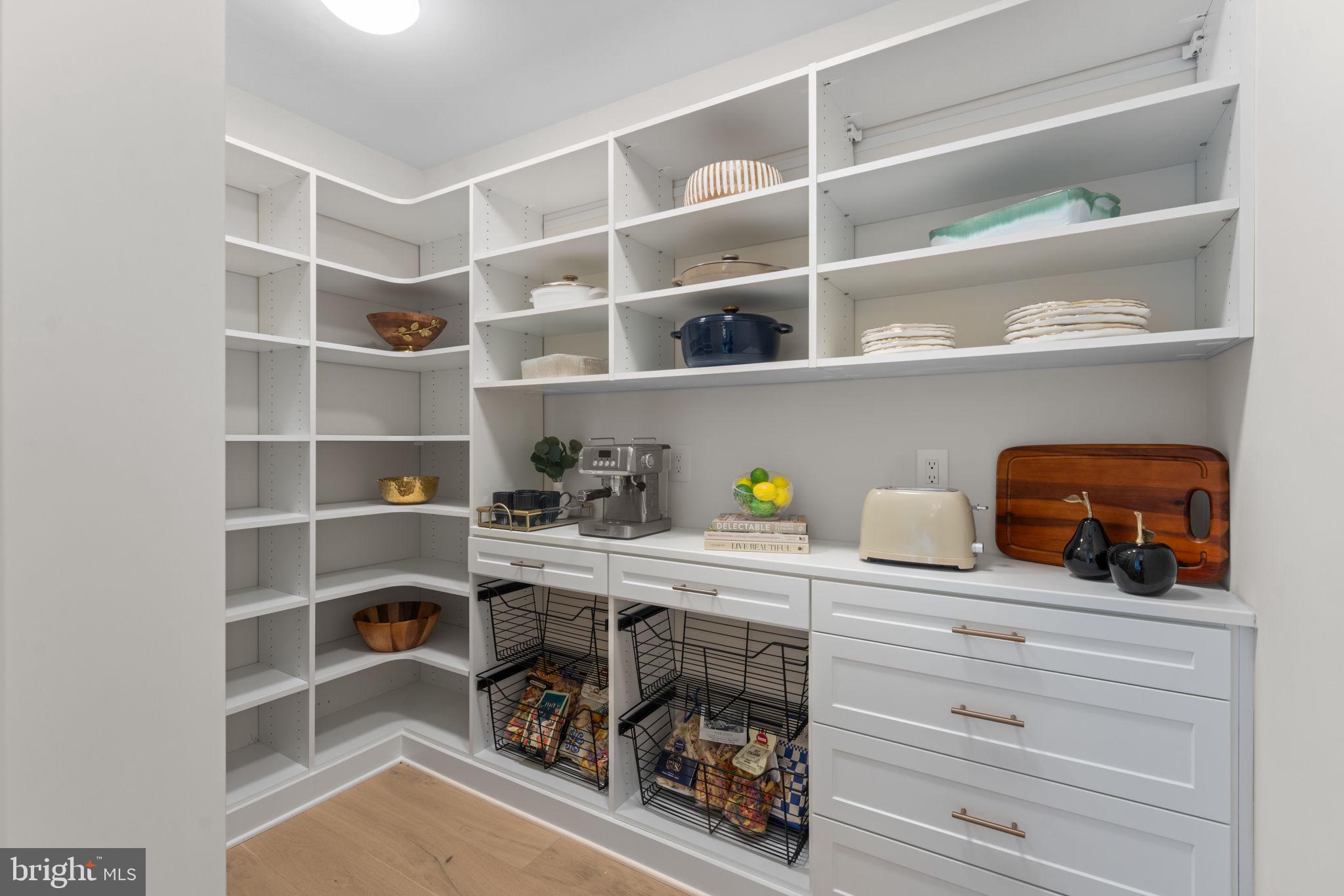 CHAIN BRIDGE - Residential