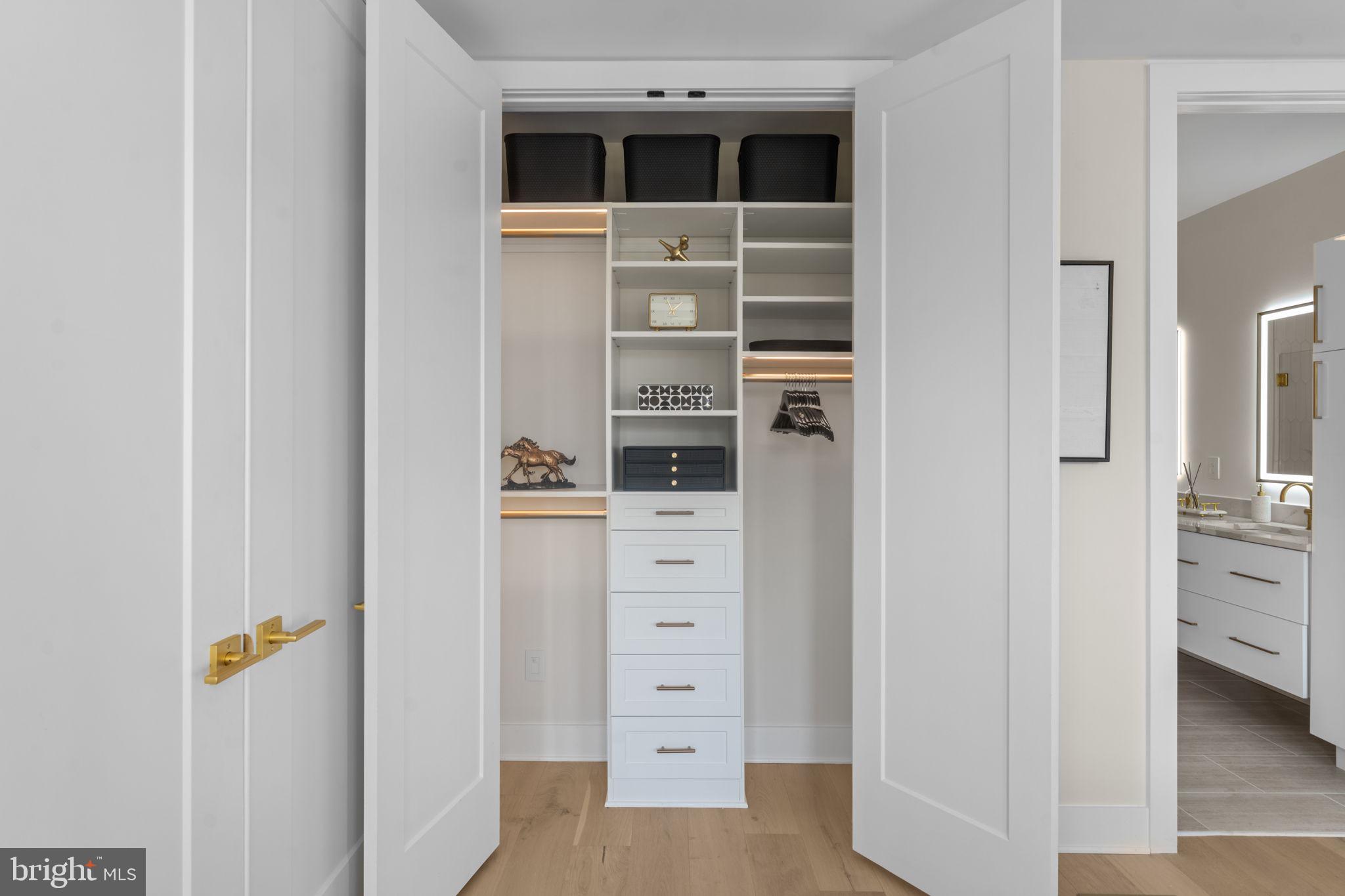 CHAIN BRIDGE - Residential