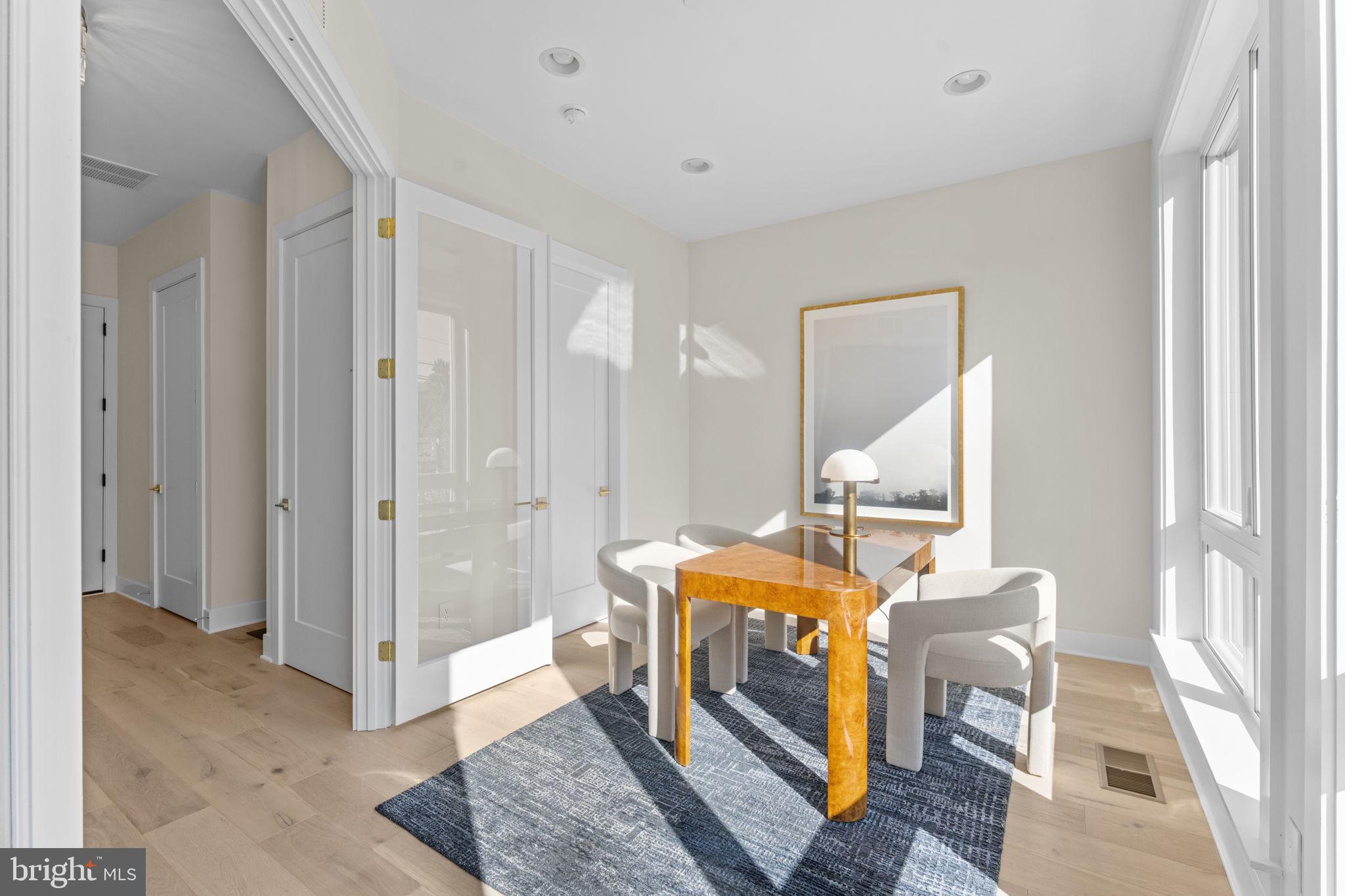 CHAIN BRIDGE - Residential