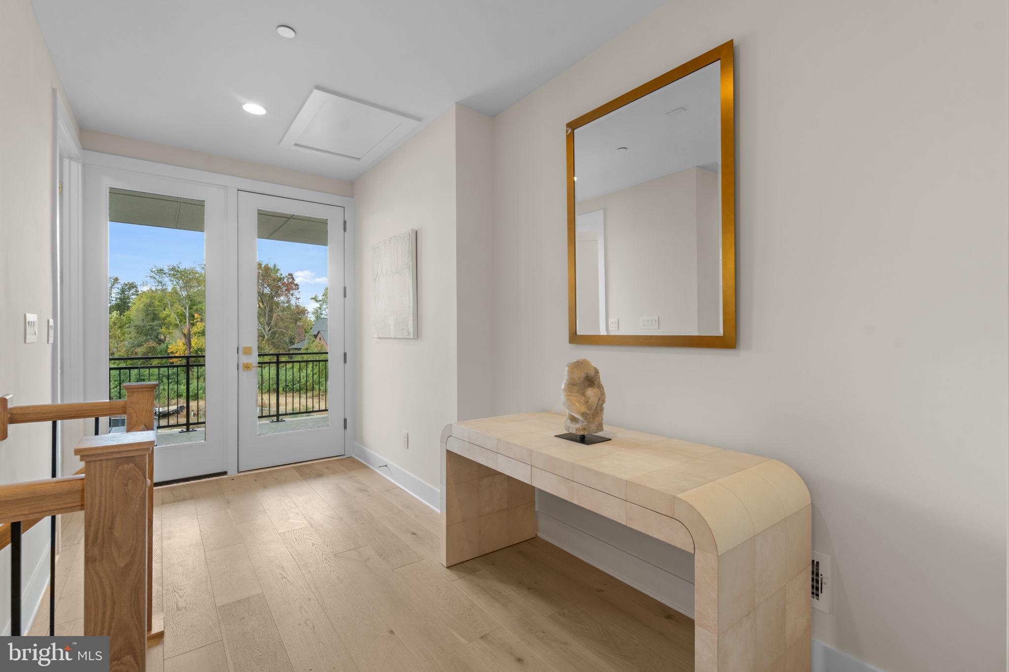 CHAIN BRIDGE - Residential