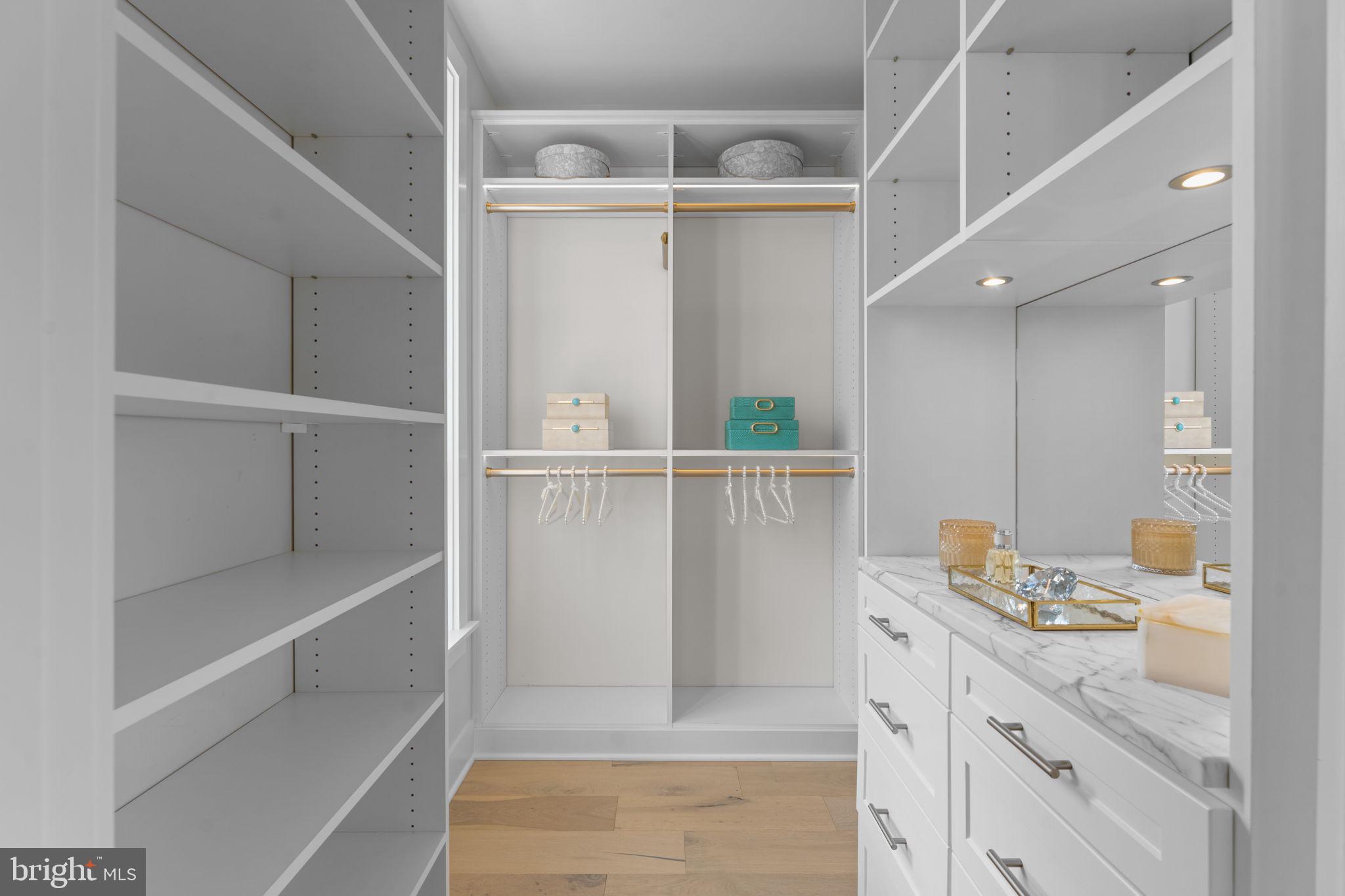 CHAIN BRIDGE - Residential