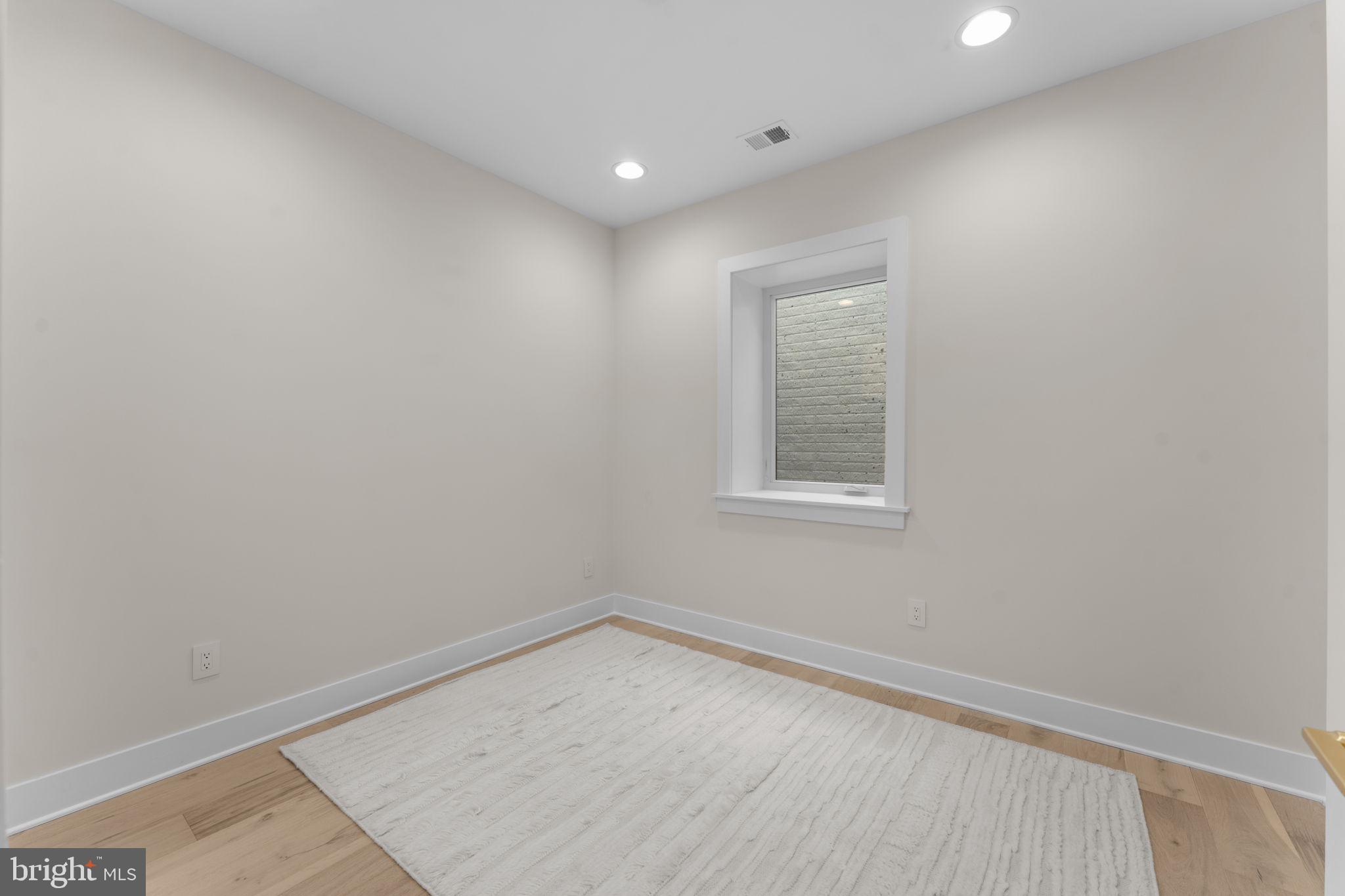 CHAIN BRIDGE - Residential