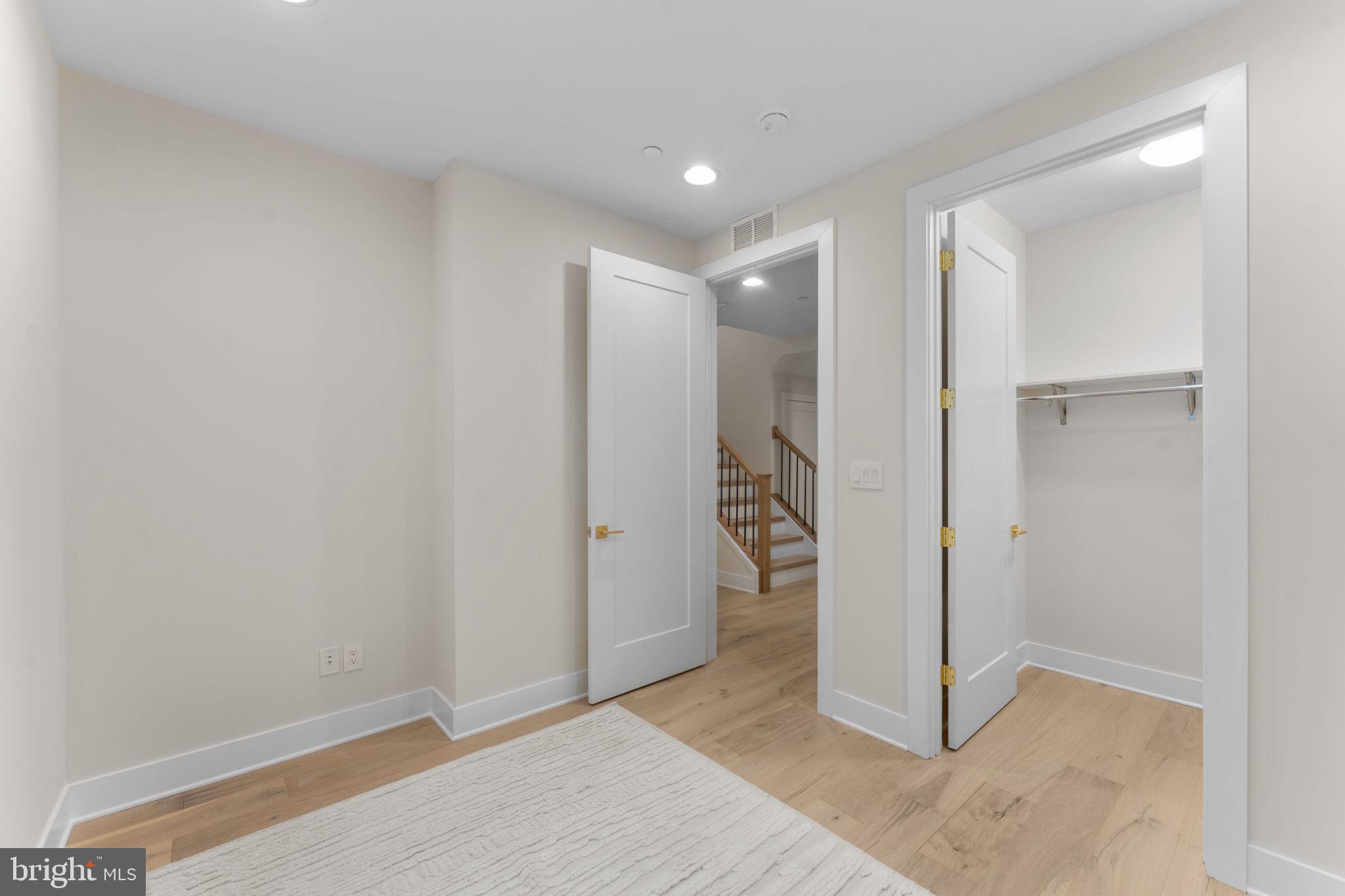 CHAIN BRIDGE - Residential