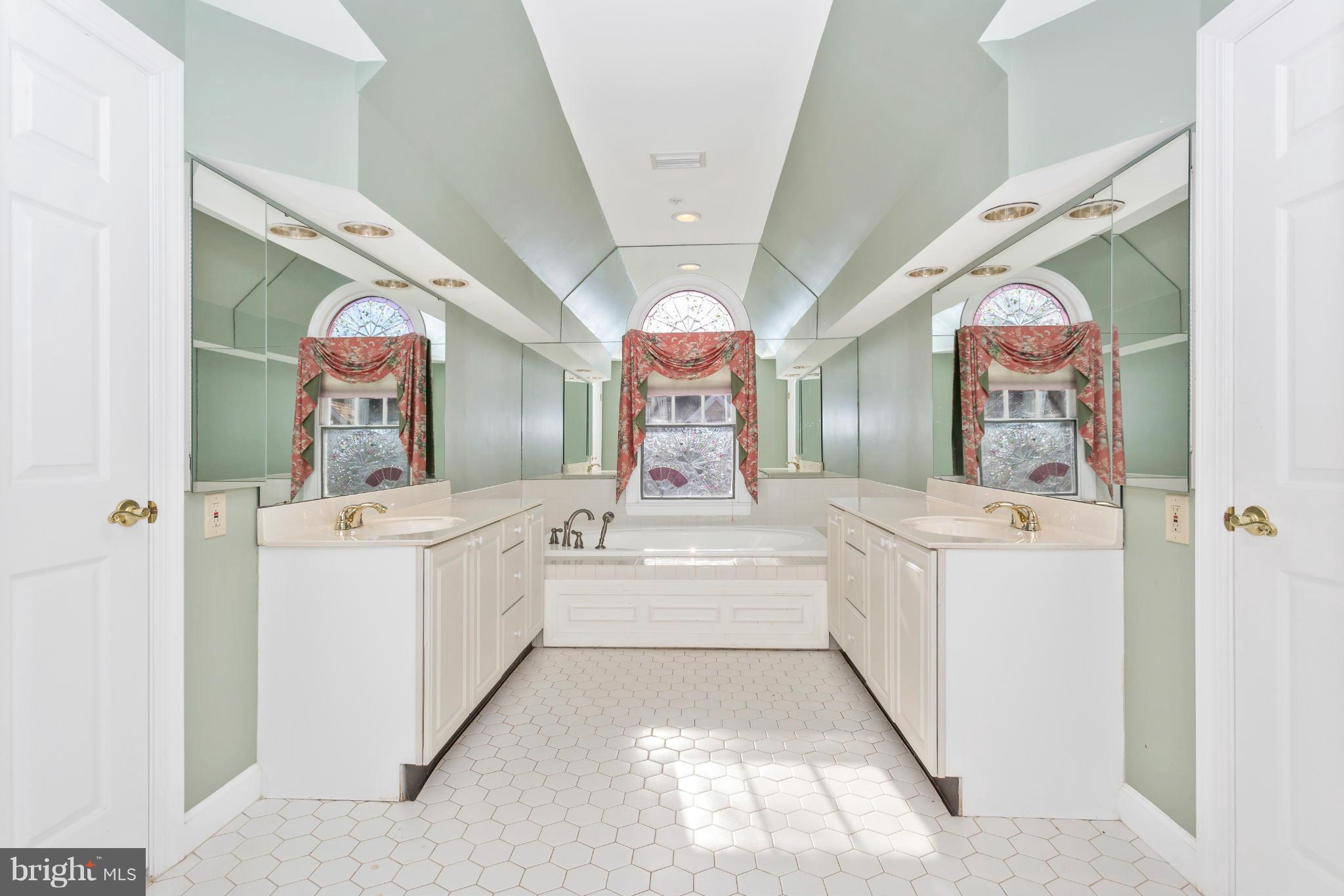 HALLOWELL - Residential