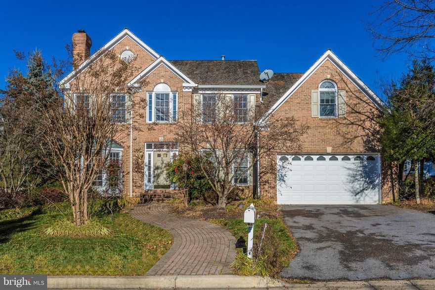 3k bonus for March closing!  All new carpet and 80% new paint!  HVAC, kitchen, and 2 baths redone in last 5 years.  Deck is brand new, hardwood flooring entire main level. Huge master suite, 3 fireplaces, just too much to list!  All in a private community right off 108 and easy access to all major commuting routes.  Finished basement w/ full bath, tons of storage.