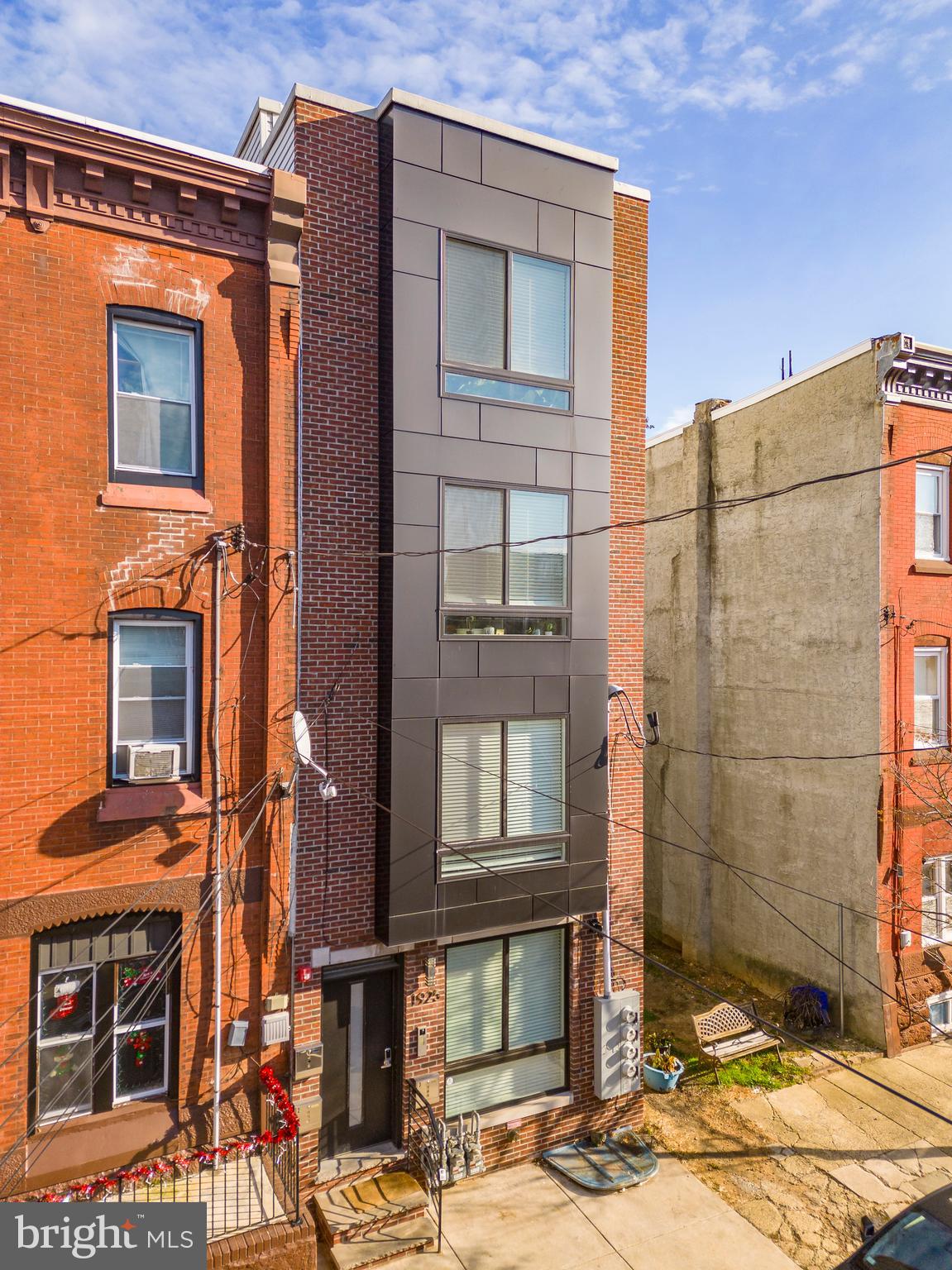 1925 N MARSHALL STREET