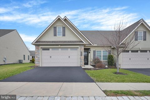 Photo of 1293 CANTEBURY DR, MOUNT JOY, PA 17552 (MLS # PALA2028788)