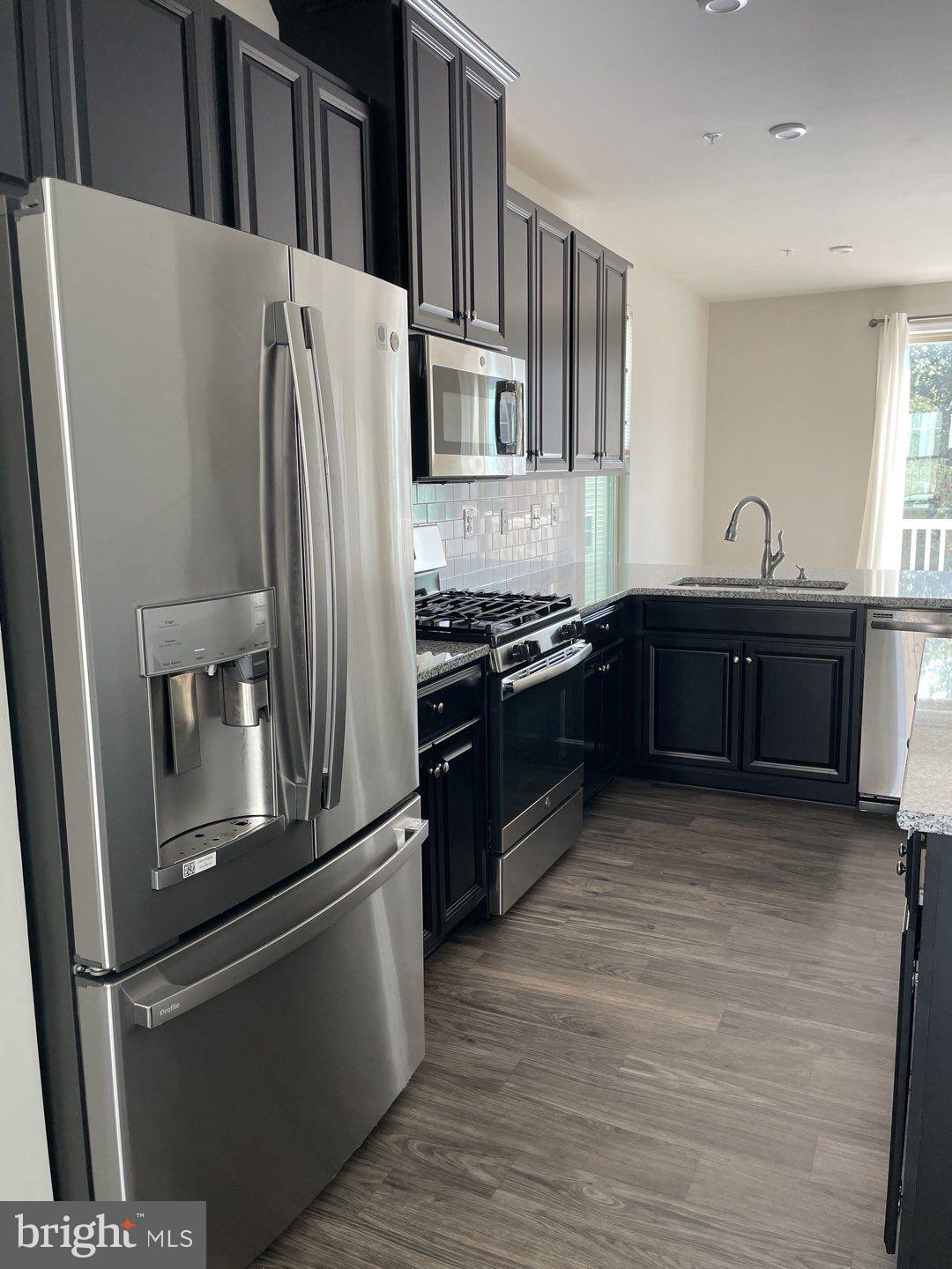 PARKSIDE - Residential Lease