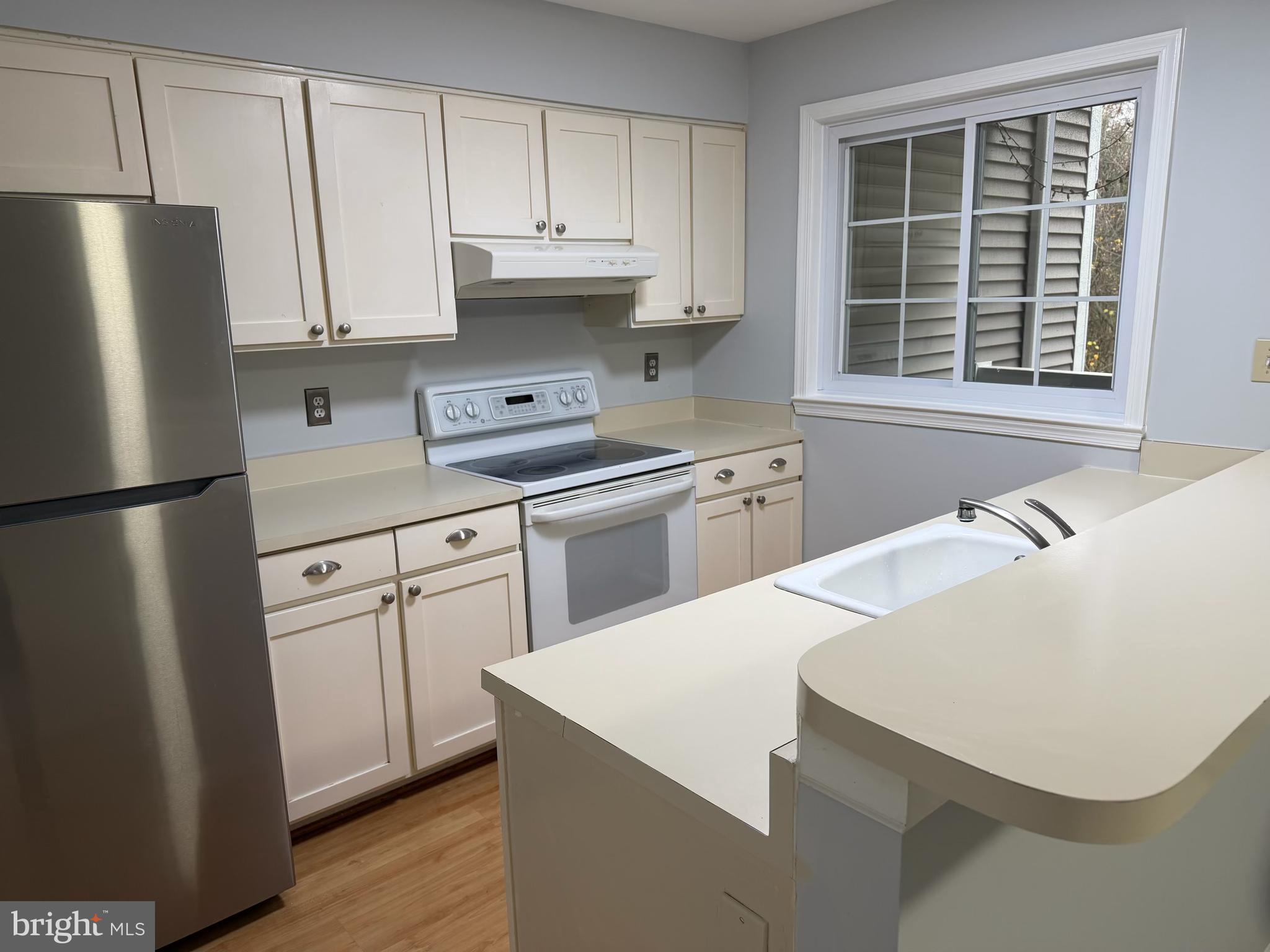 GRAYS POINTE - Residential Lease