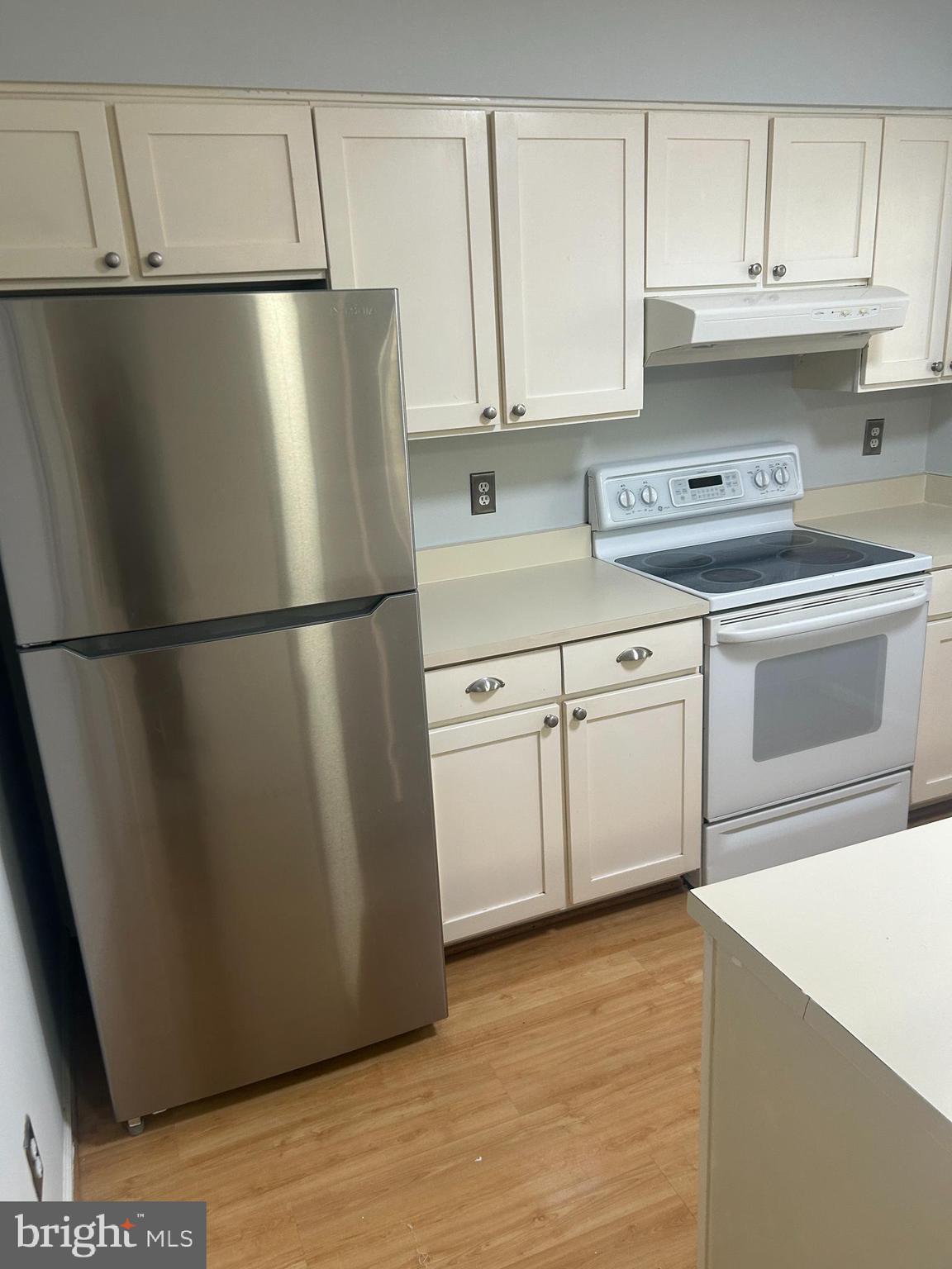 GRAYS POINTE - Residential Lease