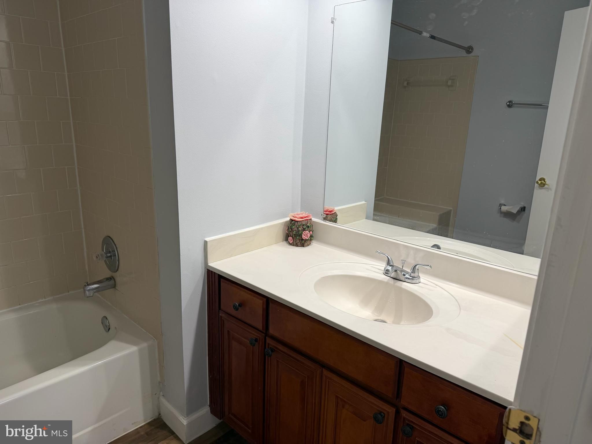 GRAYS POINTE - Residential Lease