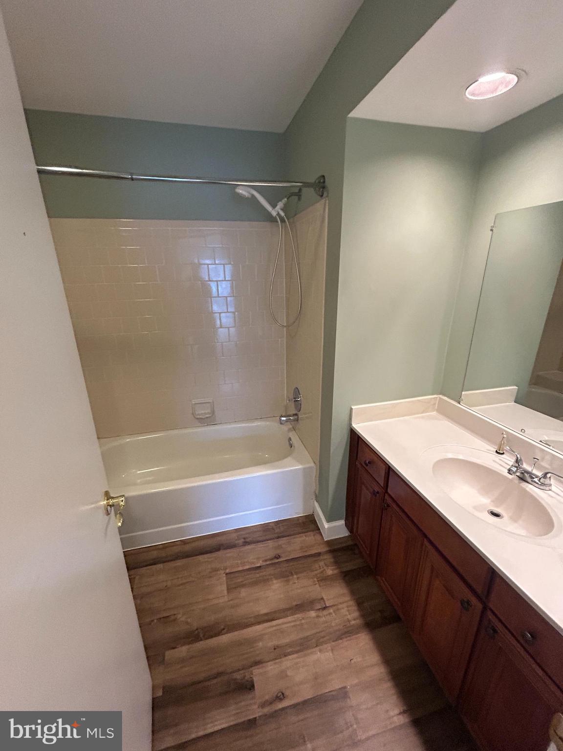 GRAYS POINTE - Residential Lease