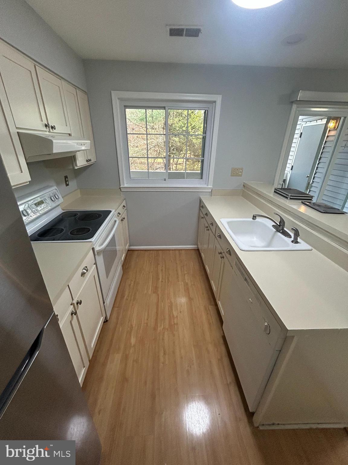 GRAYS POINTE - Residential Lease