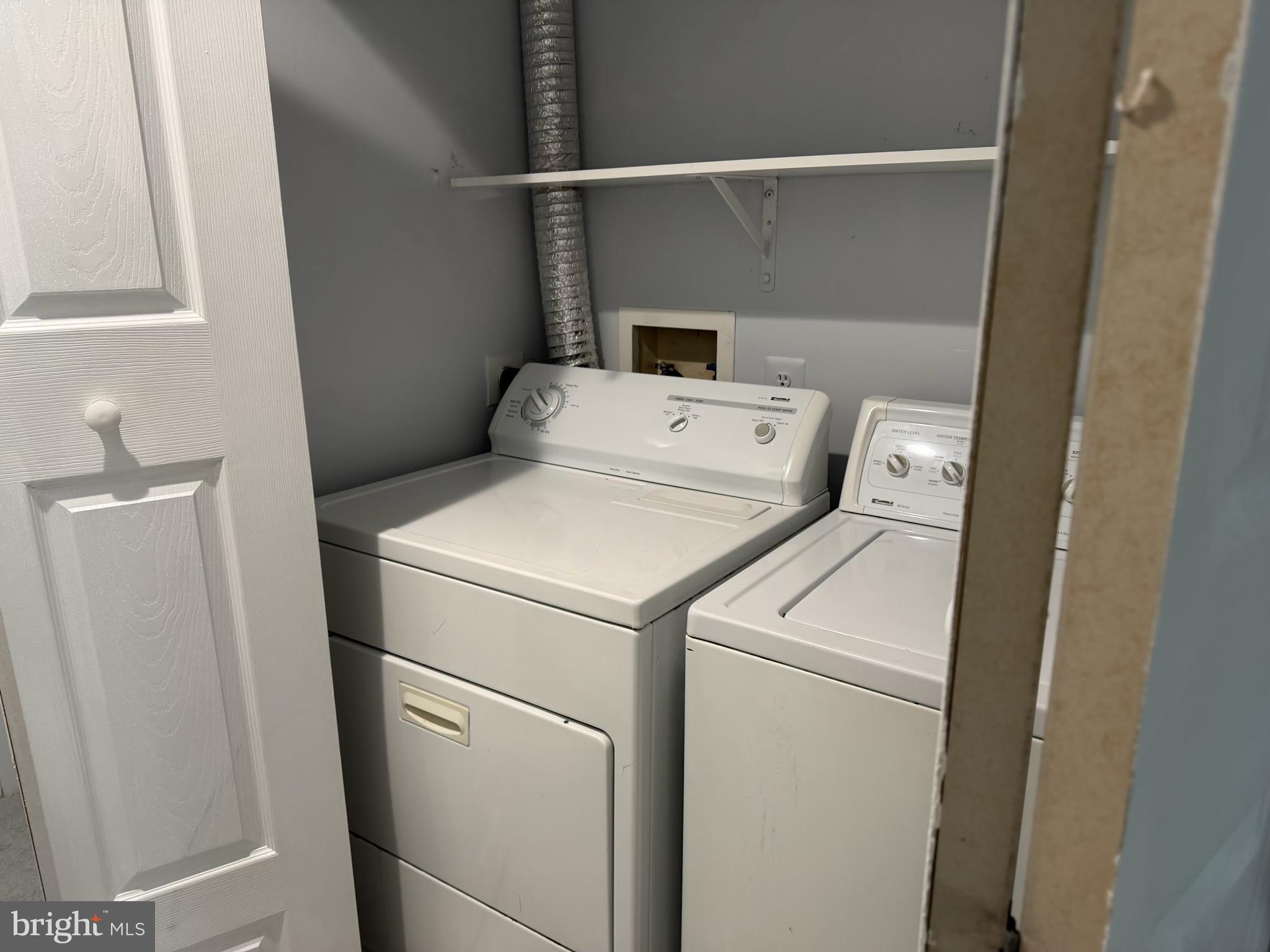 GRAYS POINTE - Residential Lease