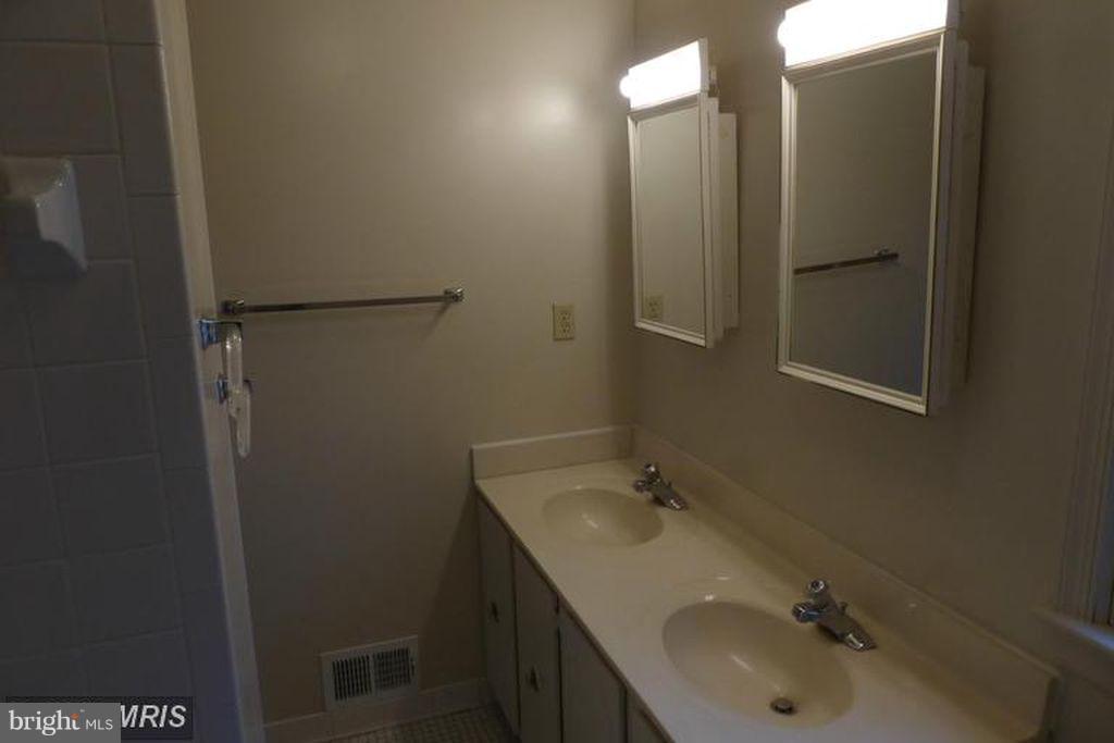 ARLINGTON - Residential Lease