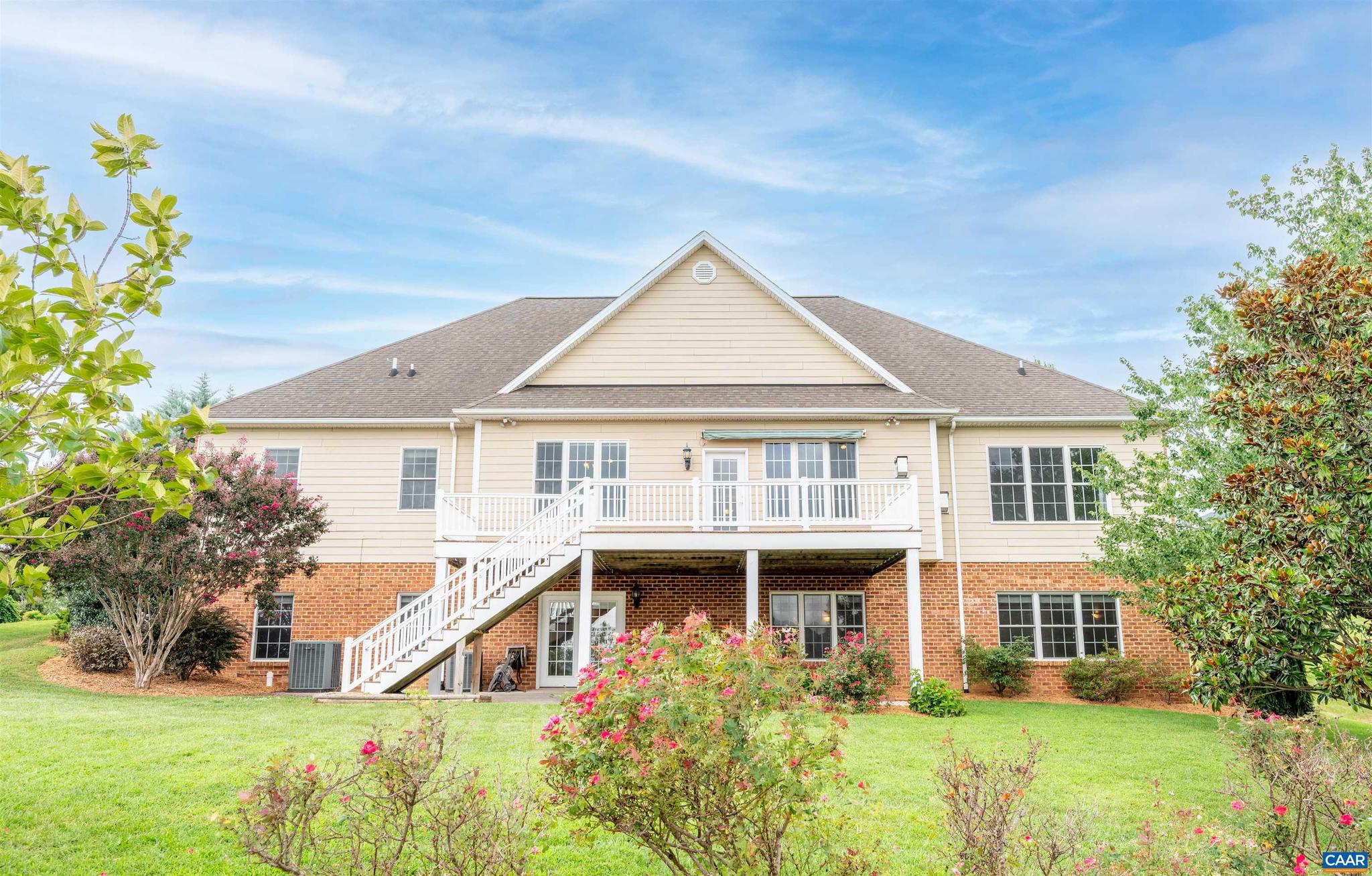 CROSSROADS FARM - Residential