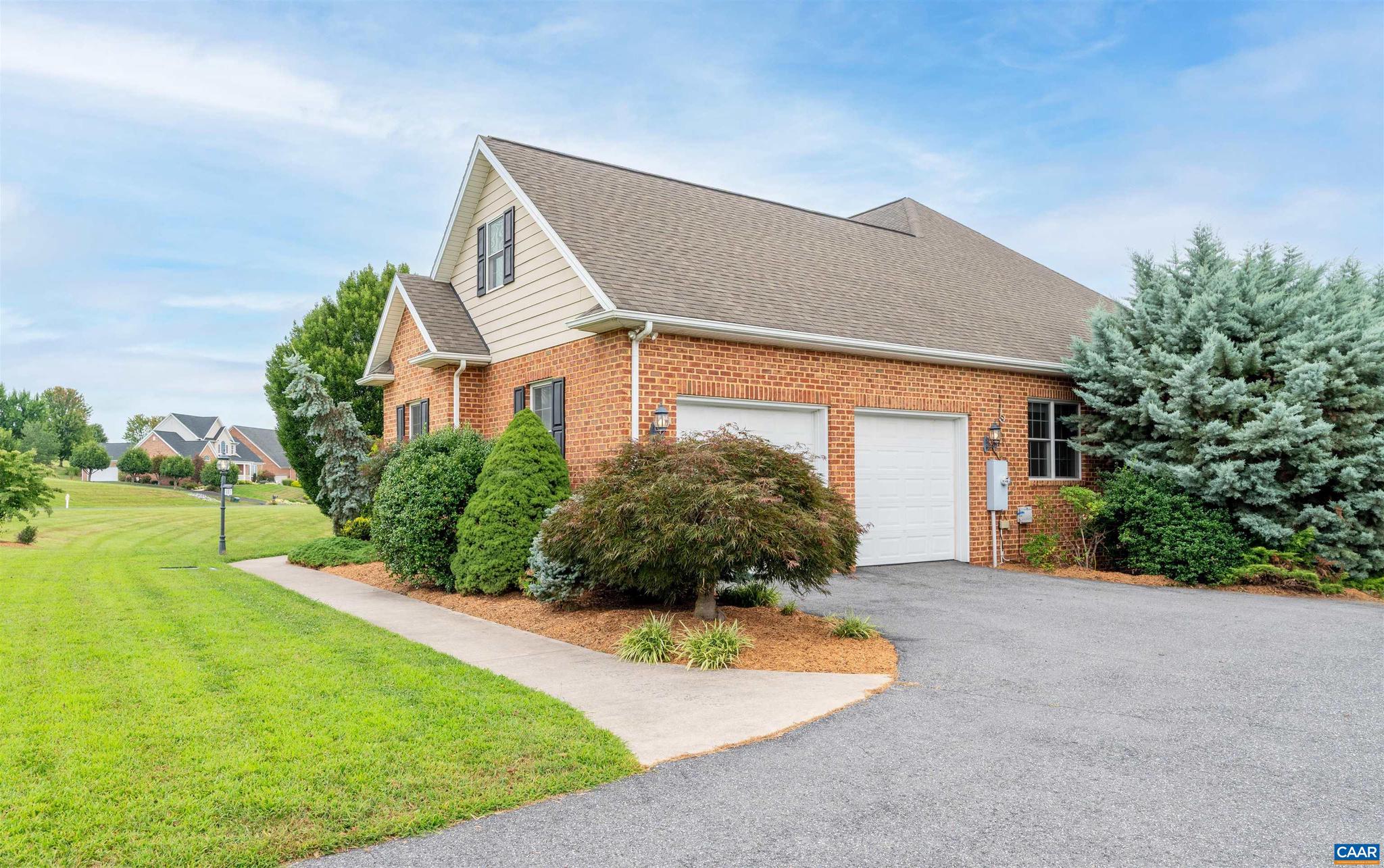 CROSSROADS FARM - Residential