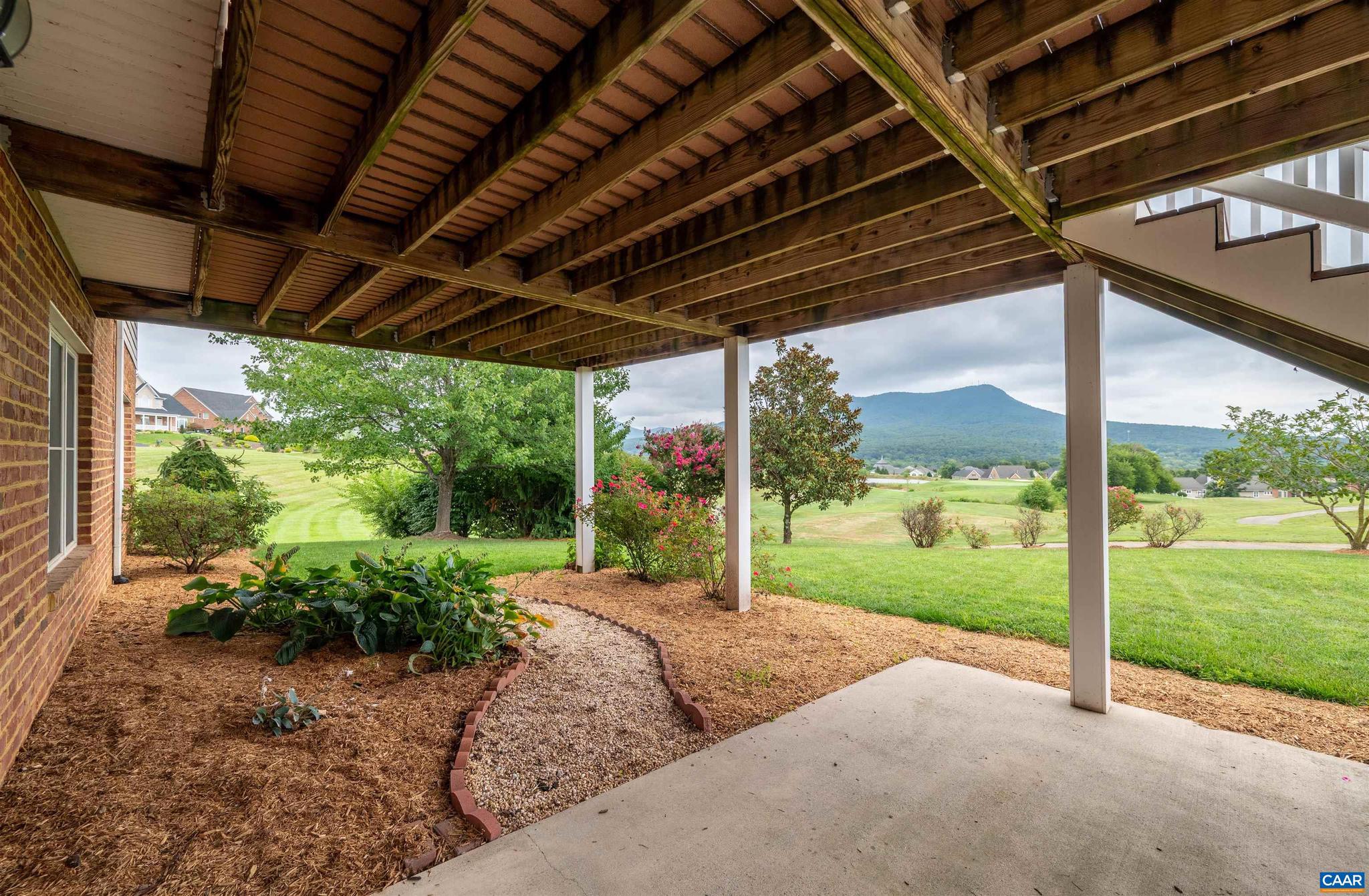 CROSSROADS FARM - Residential