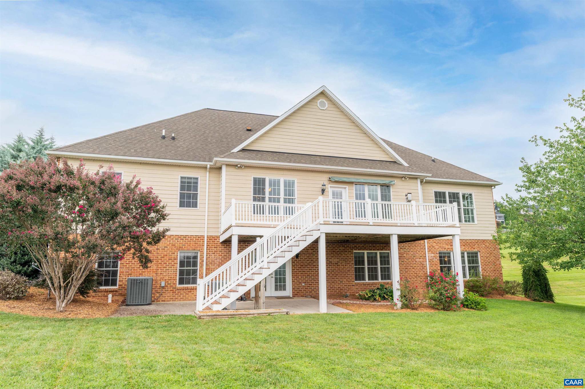 CROSSROADS FARM - Residential