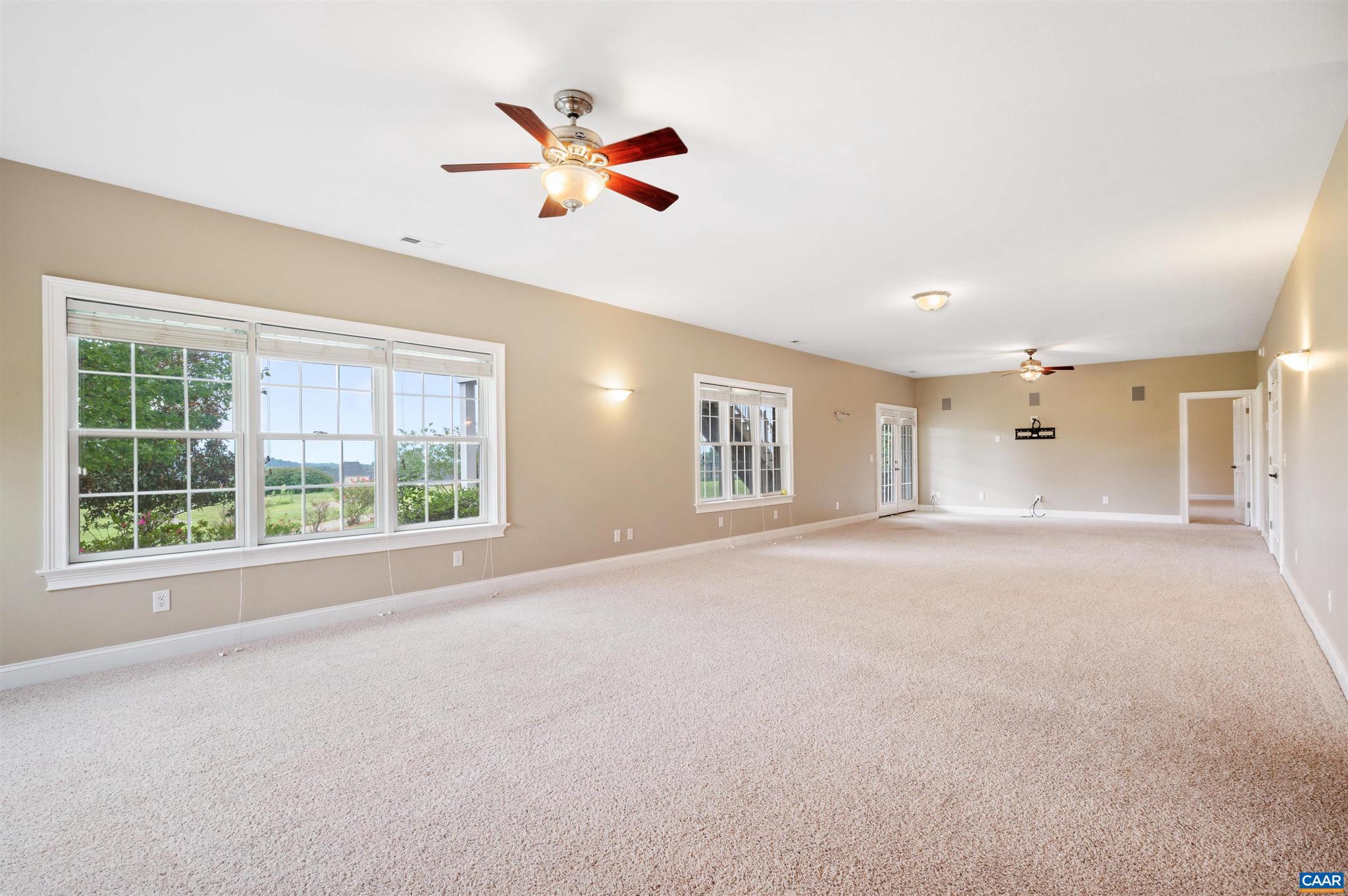 CROSSROADS FARM - Residential