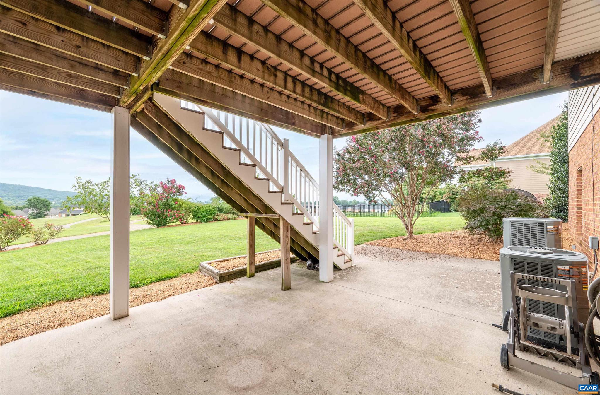 CROSSROADS FARM - Residential