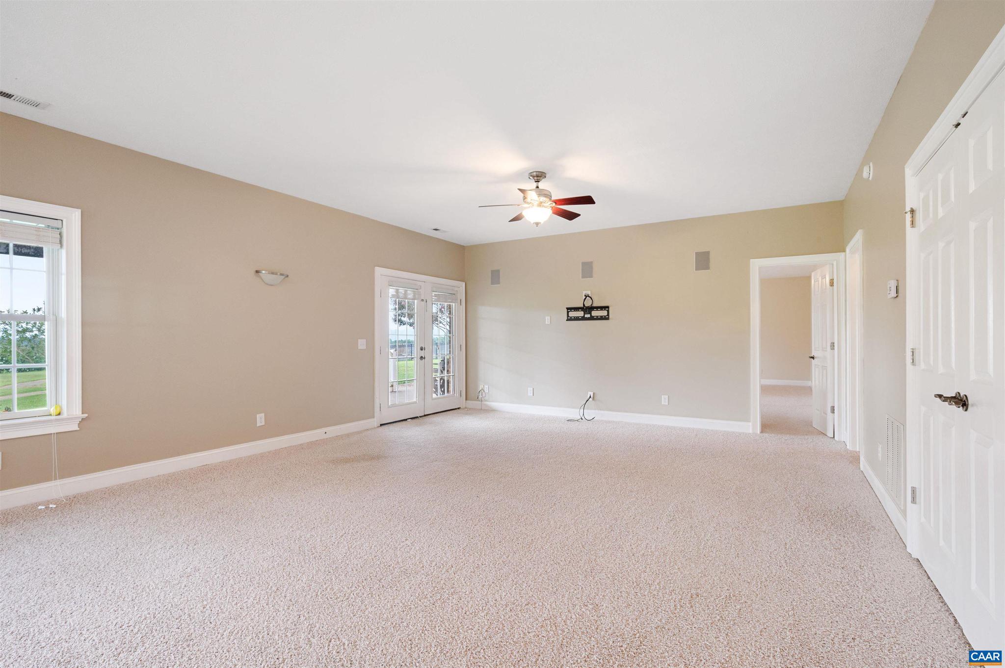 CROSSROADS FARM - Residential