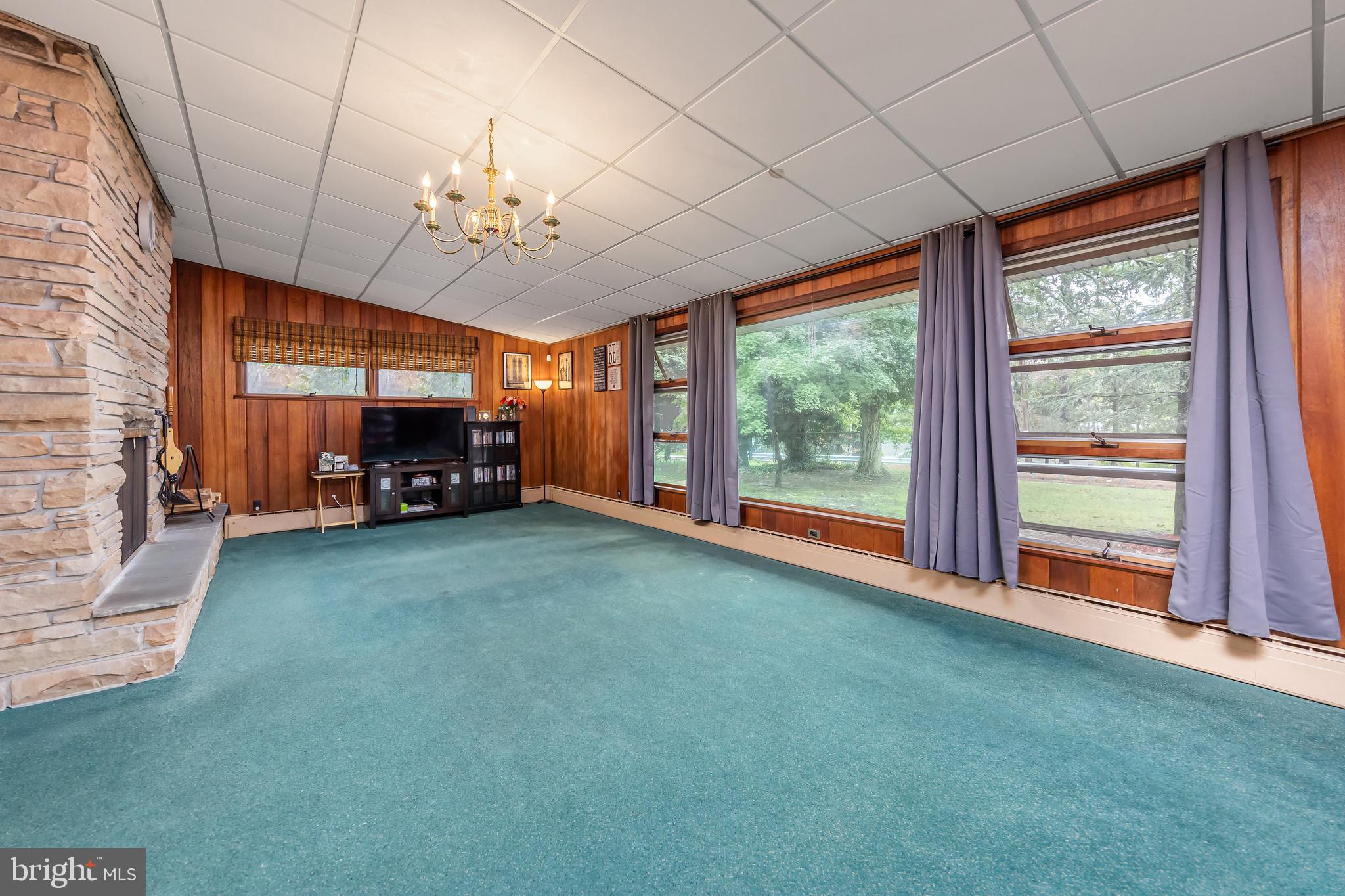 1502 S LAKESHORE DRIVE