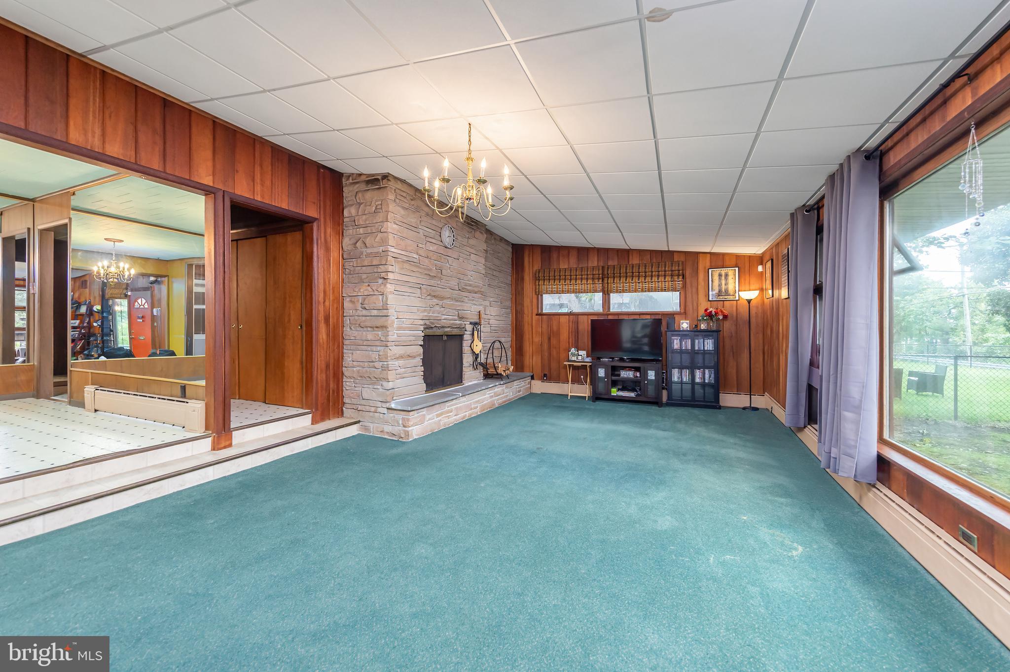 1502 S LAKESHORE DRIVE